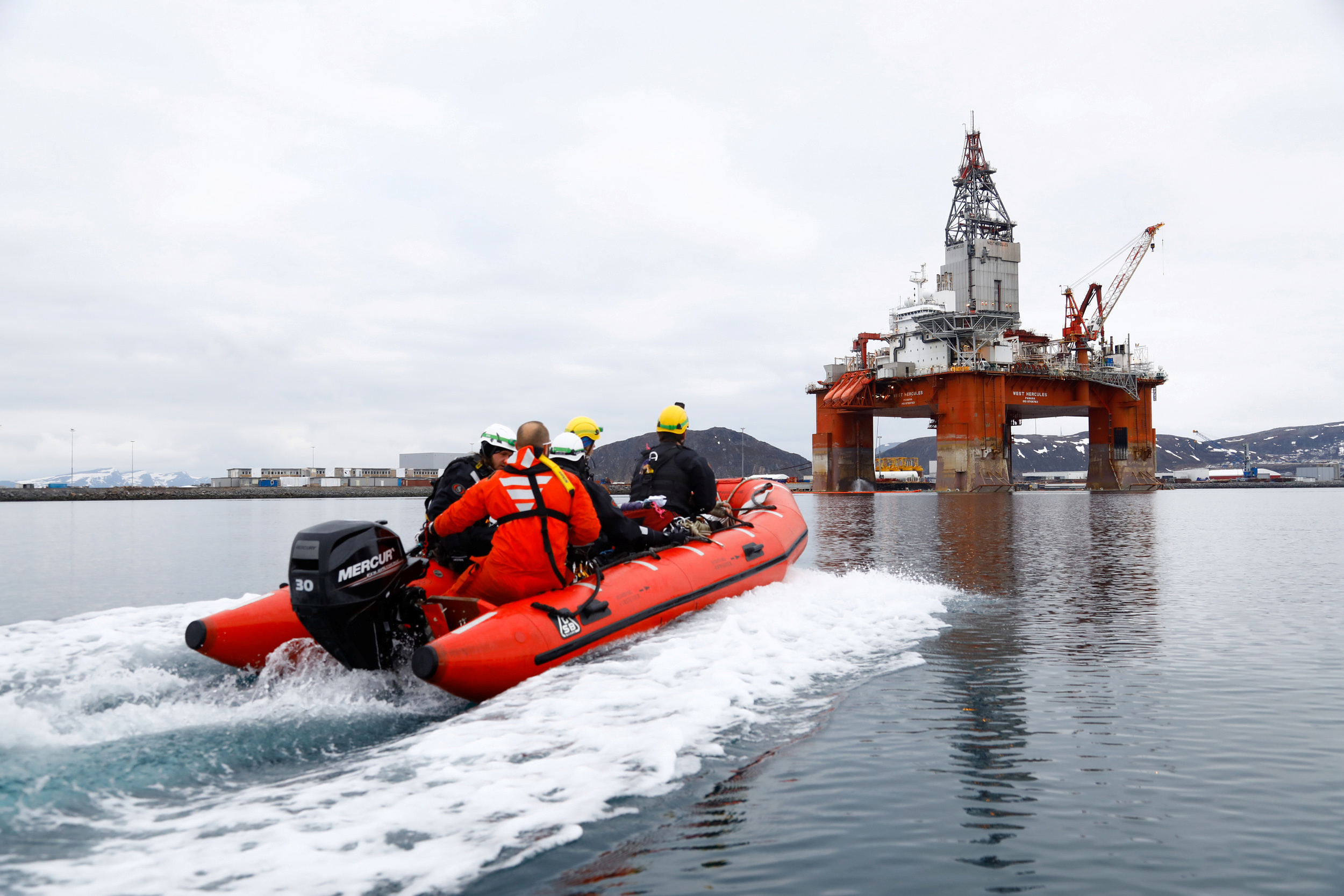 Greenpeace activists approach Equinor oil rig near Hammerfest, Norway, April 29, 2019. Jonne Sippola/Greenpeace/Handout via REUTERS