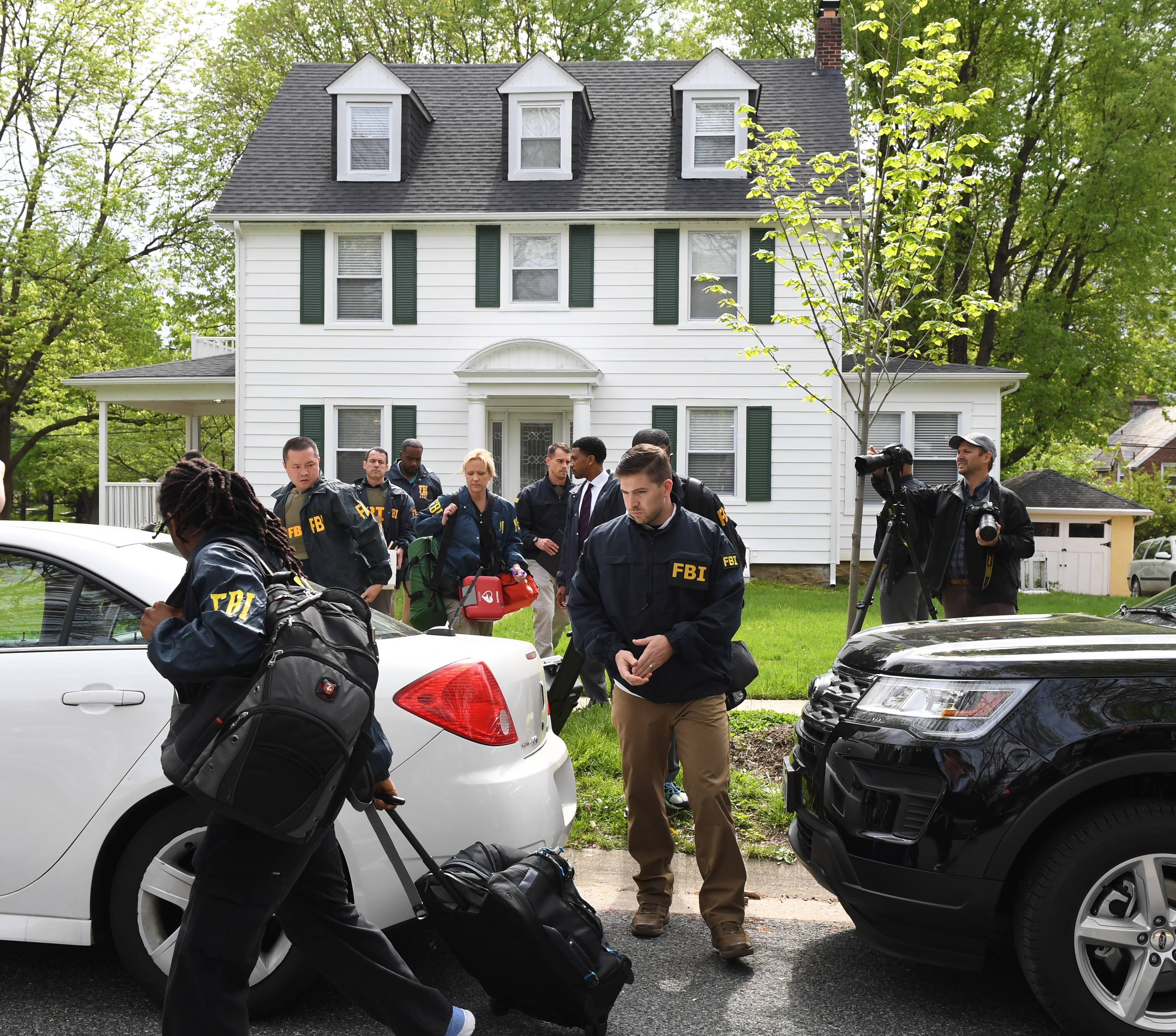 BALTIMORE, MARYLAND - APRIL 25: Federal agents remove items from the home of Baltimore Mayor Catherine Pugh in the 3400 block of Ellamont Rd as they execute a search warrant, on April 25, 2019 in Baltimore, Maryland. Federal agencies raided City Hall, the home of Mayor Catherine Pugh and several other properties as the investigation into the mayor’s business dealings for sales of the “Healthy Holly” books widened. Getty Images/ John Strohsacker