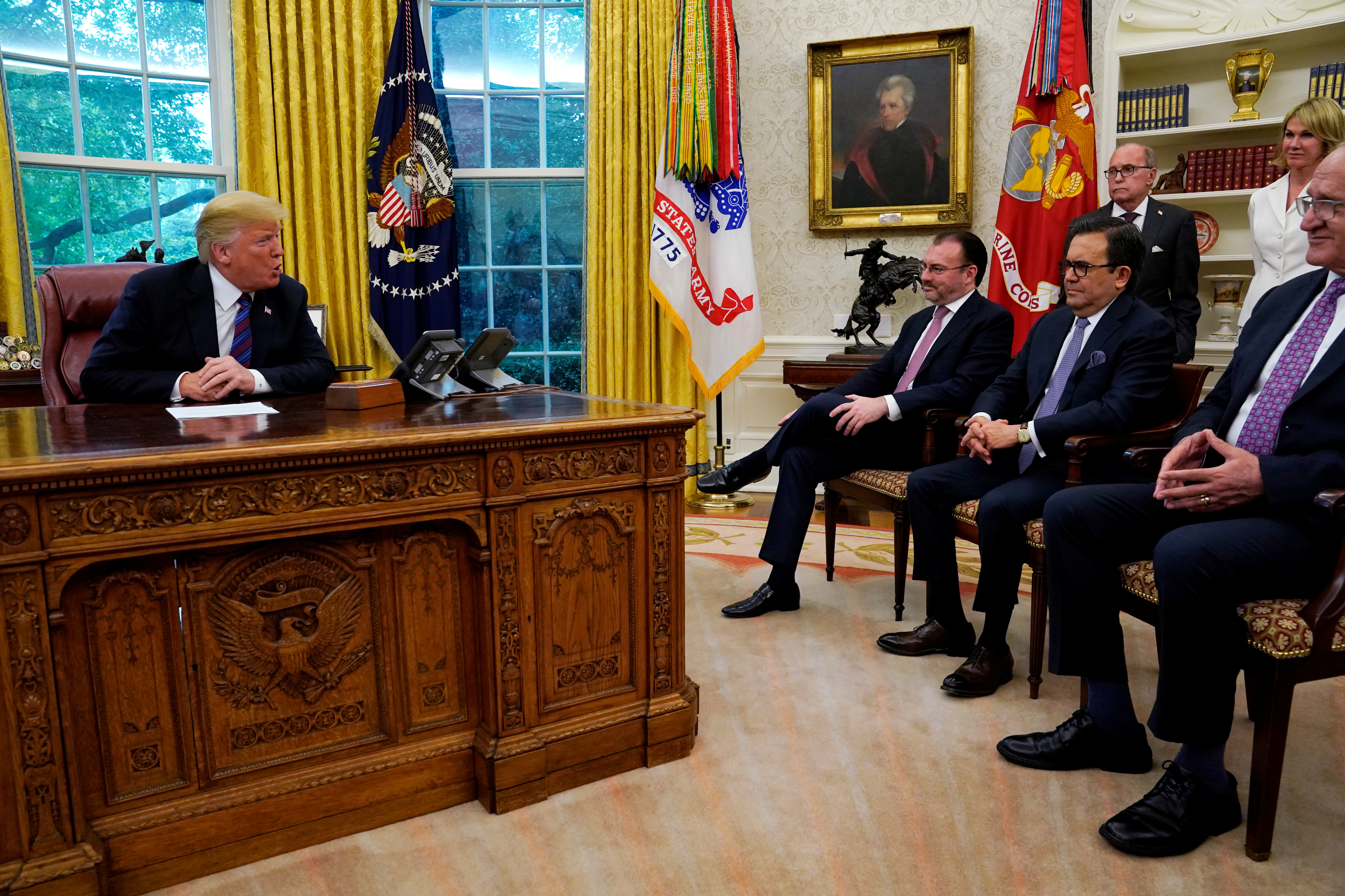 Mexico's Foreign Minister Luis Videgaray (C), Mexico's Economy Minister Ildefonso Guajardo (3rdR), White House chief economic adviser Larry Kudlow (3rdR-standing) and Jesus Seade (R), Mexico's President-elect Obrador's representative in trade negotiations look on as U.S. President Donald Trump (L) announces a deal to replace the North American Free Trade Agreement (NAFTA) at the White House in Washington, U.S., August 27, 2018. REUTERS/Kevin Lamarque