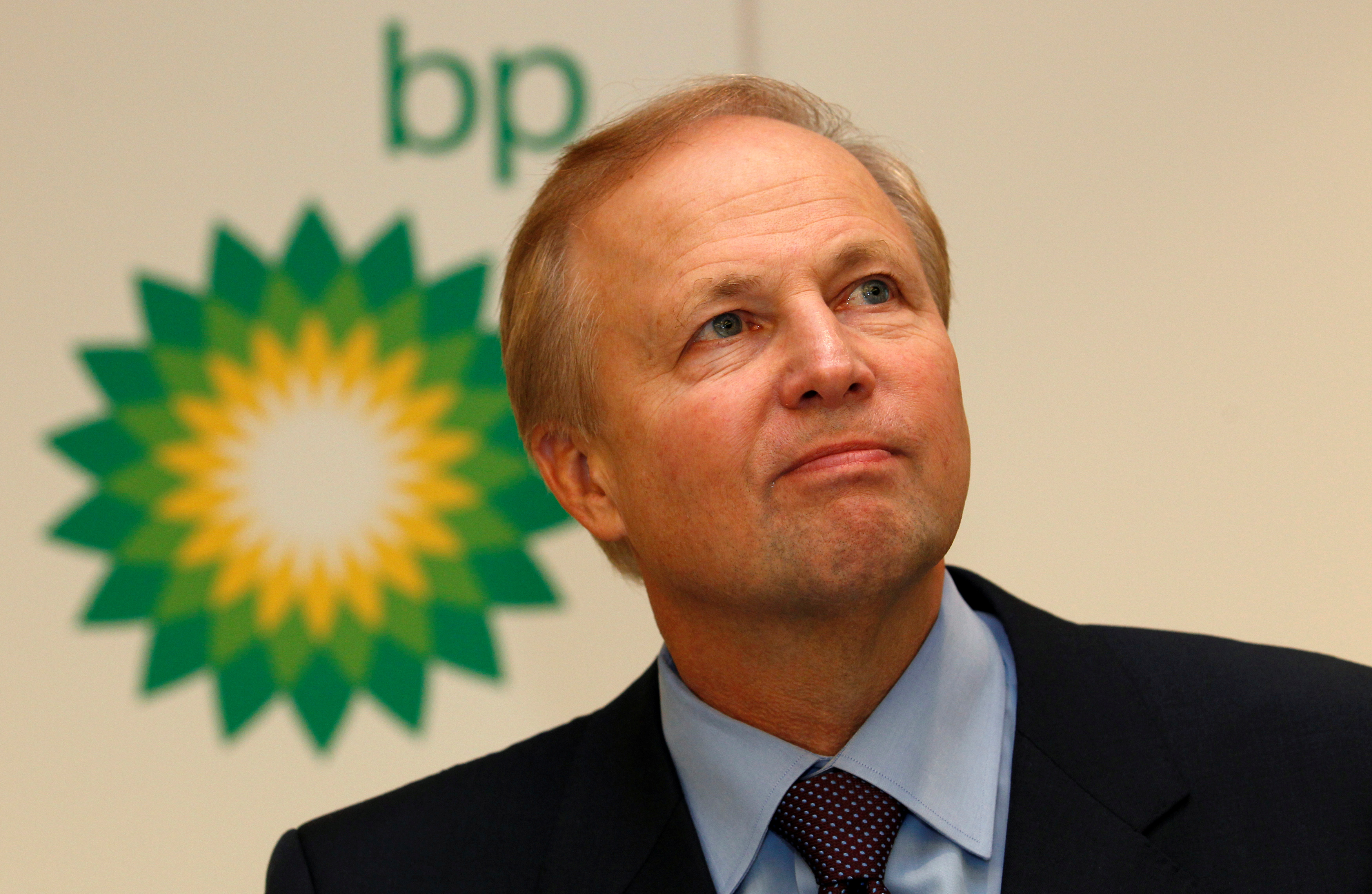 BP's Chief Executive Bob Dudley speaks to the media after year-end results were announced at the energy company's headquarters in London February 1, 2011. REUTERS/Suzanne Plunkett