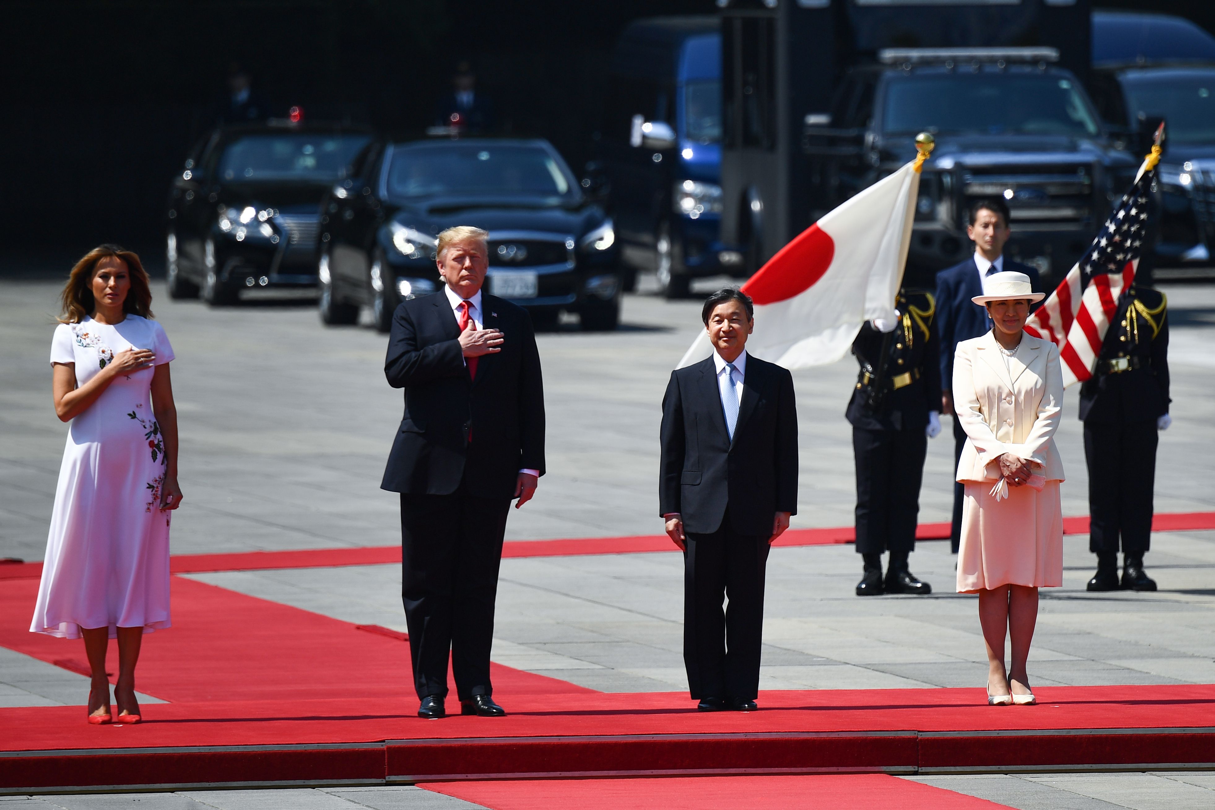 (L-R) US First Lady Melania Trump, US President Donald Trump, Japan's Emperor Naruhito and Empress Masako attend a welcome ceremony at the Imperial Palace in Tokyo on May 27, 2019. (Photo by BRENDAN SMIALOWSKI/AFP/Getty Images)