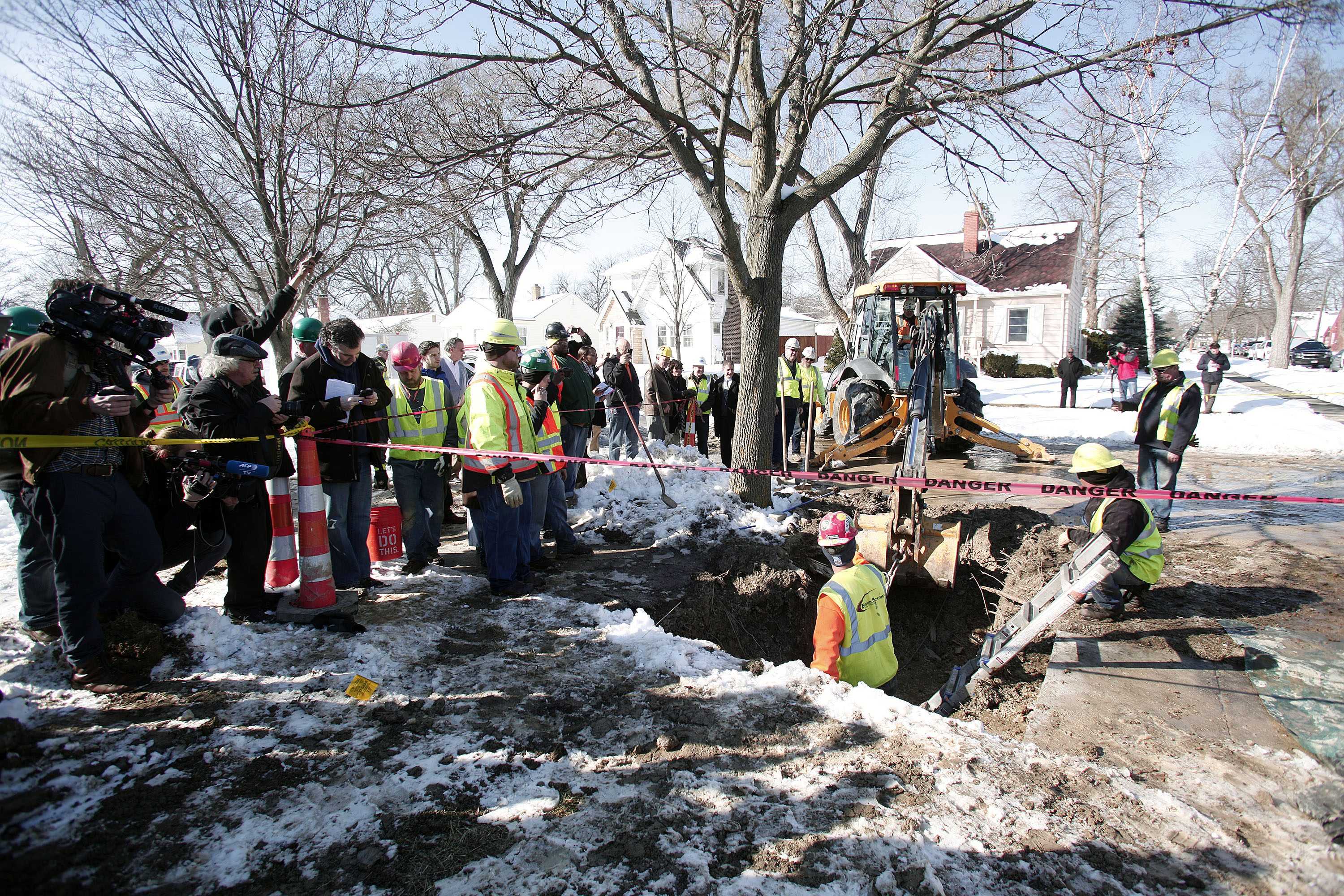 City of Flint, Michigan workers prepare to replace a lead water service line pipe at the site of the first Flint home with high lead levels to have its lead service line replaced under the Mayor's Fast Start program, on March 4, 2016 in Flint, Michigan. (Photo by Bill Pugliano/Getty Images)