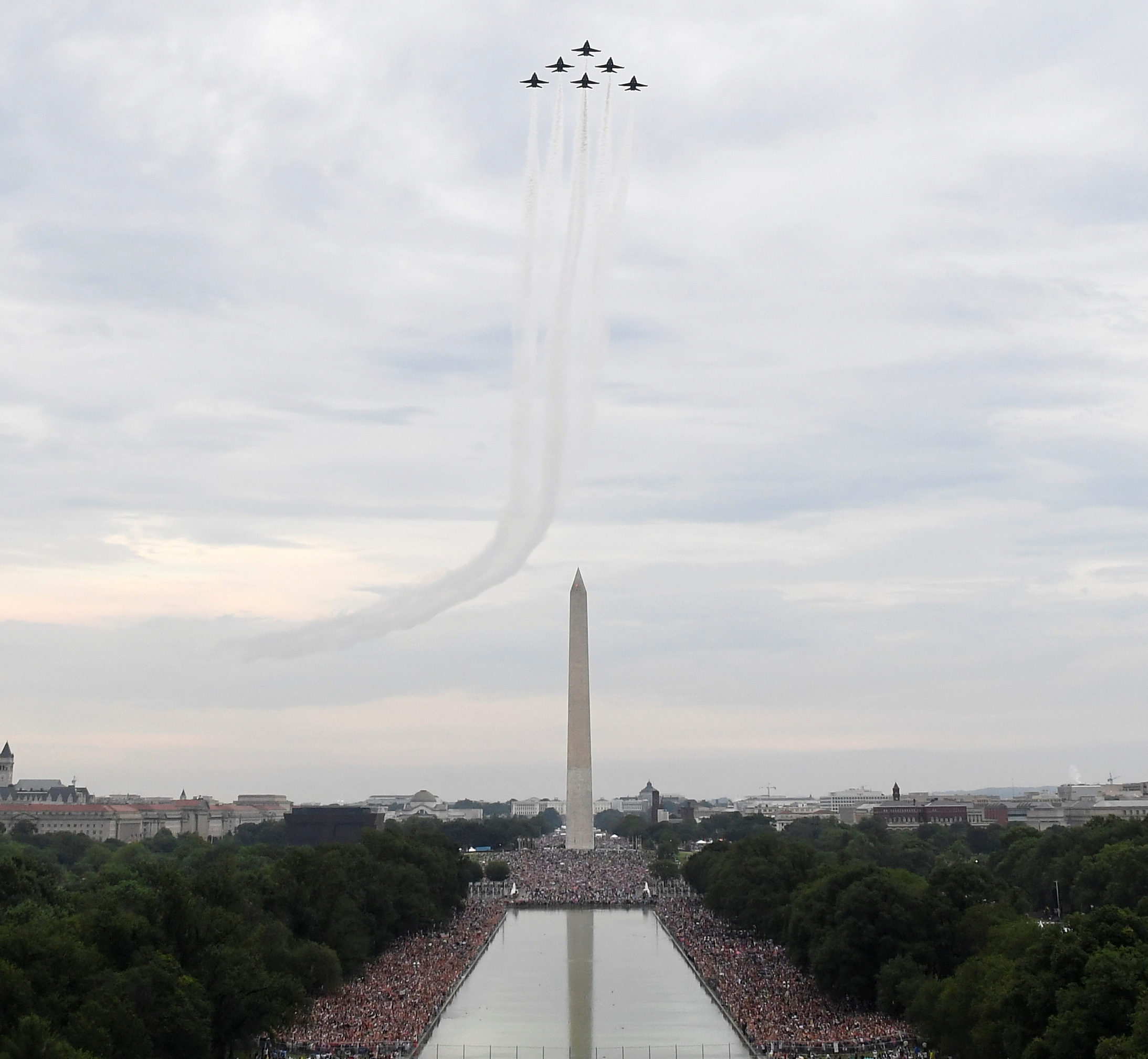The US Navy Blue Angels flyover as President Donald Trump speaks during an Independence Day celebration in front of the Lincoln Memorial in Washington, U.S., July 4, 2019. Susan Walsh/Pool via REUTERS - RC1AD597C7F0