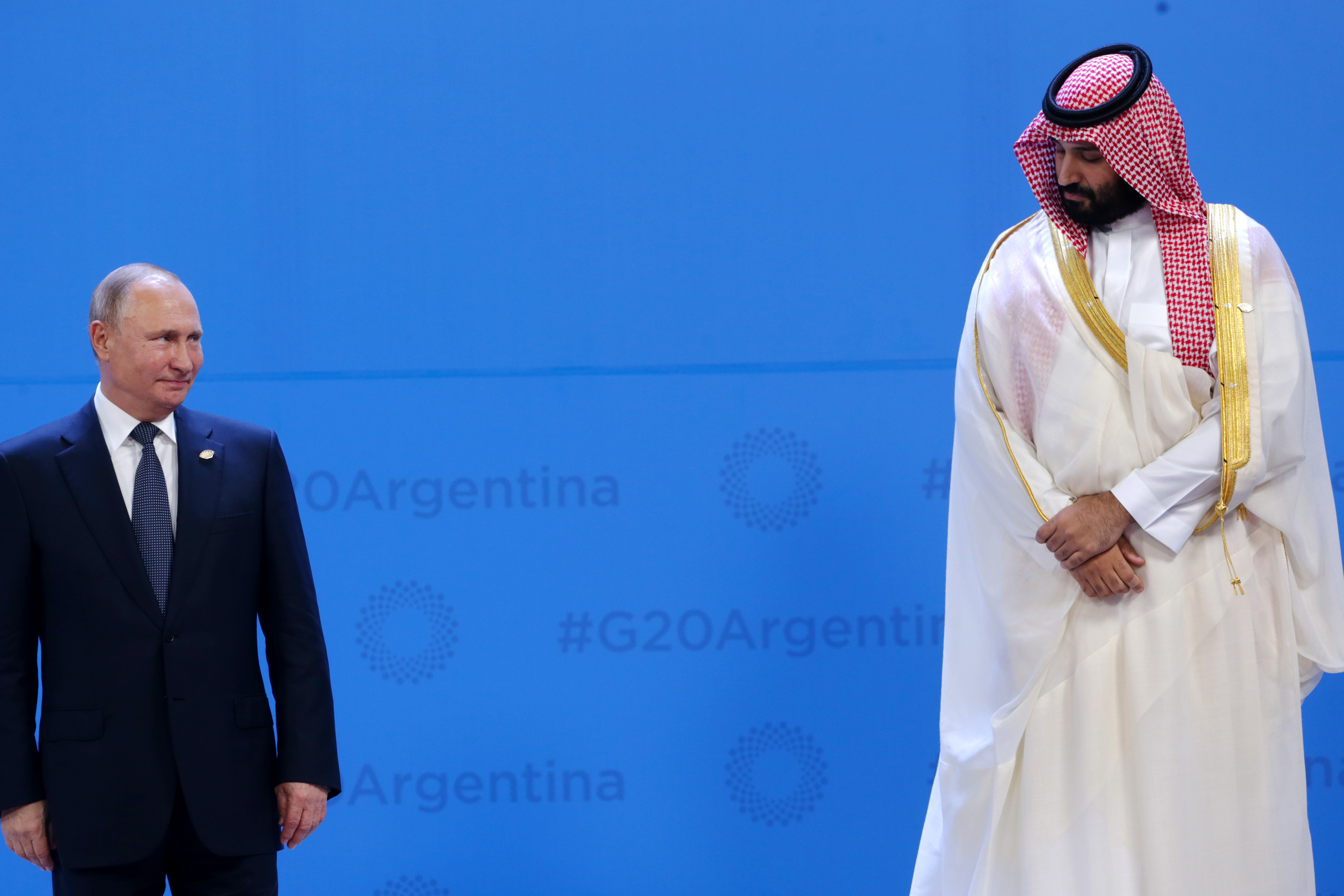 Russian President Vladimir Putin looks over at Crown Prince of Saudi Arabia Mohammad bin Salman al-Saud on Nov. 30, 2018 in Buenos Aires, Argentina. (Daniel Jayo/Getty Images)