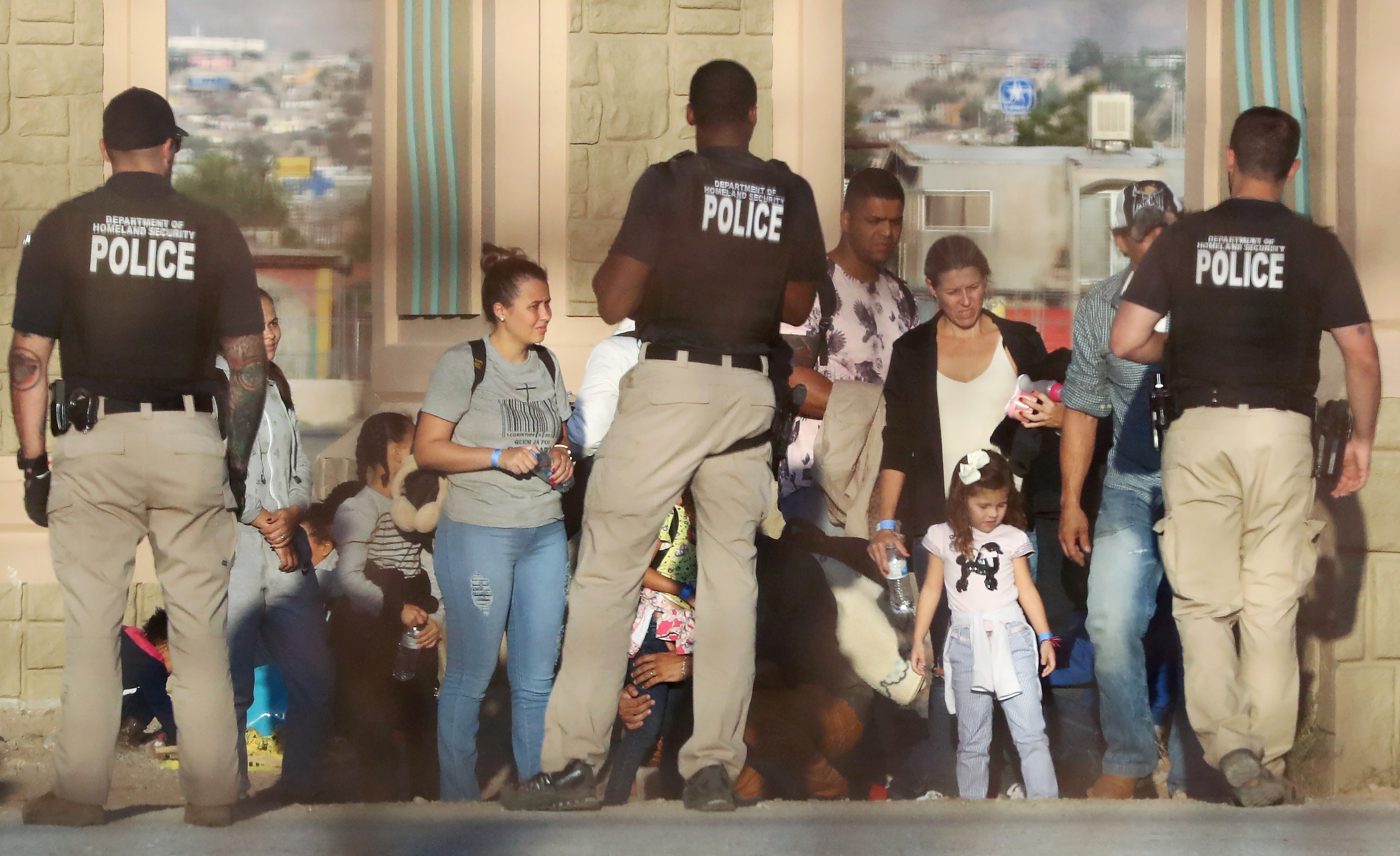 DHS Police Officers Detain Migrants At El Paso, Texas (Photo by Mario Tama/Getty Images)