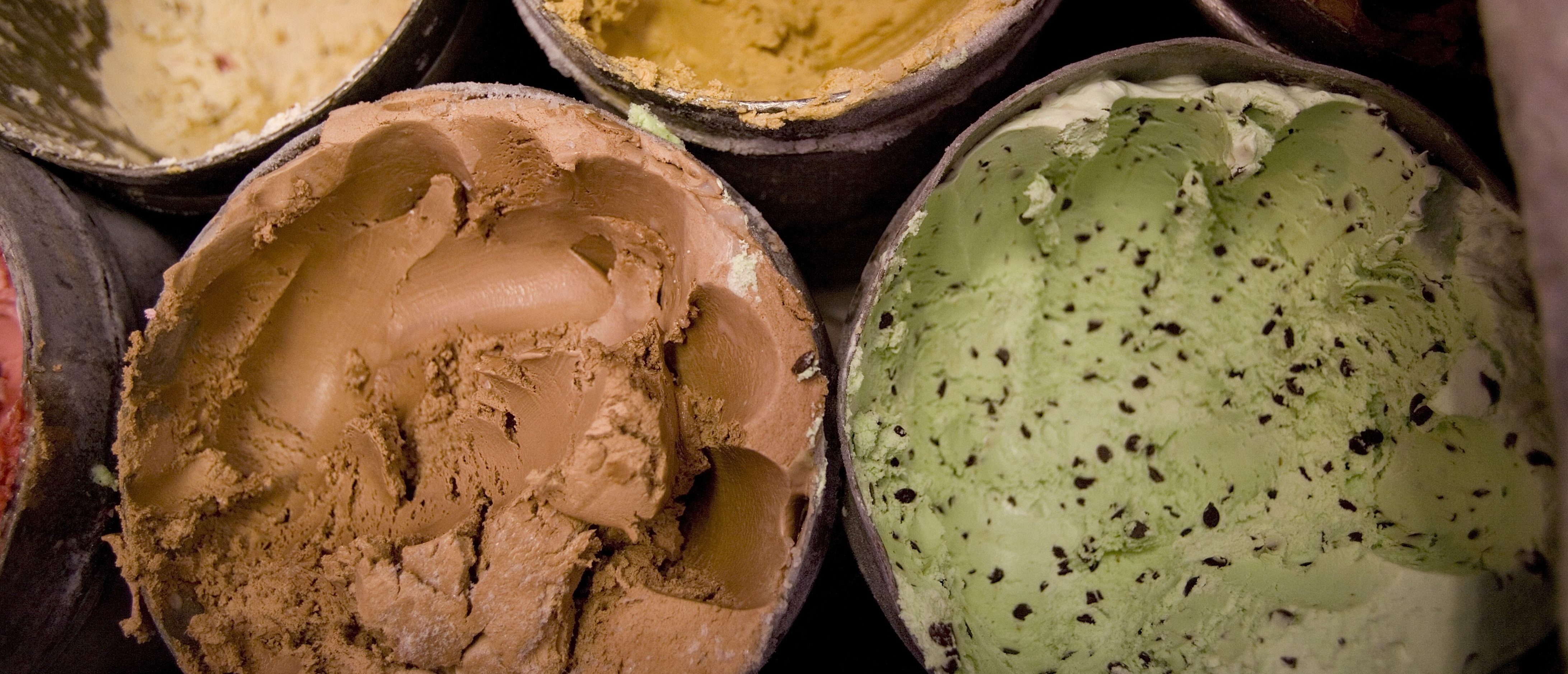 Man Arrested For Licking And Sticking His Finger In A Tub Of Ice Cream The Daily Caller