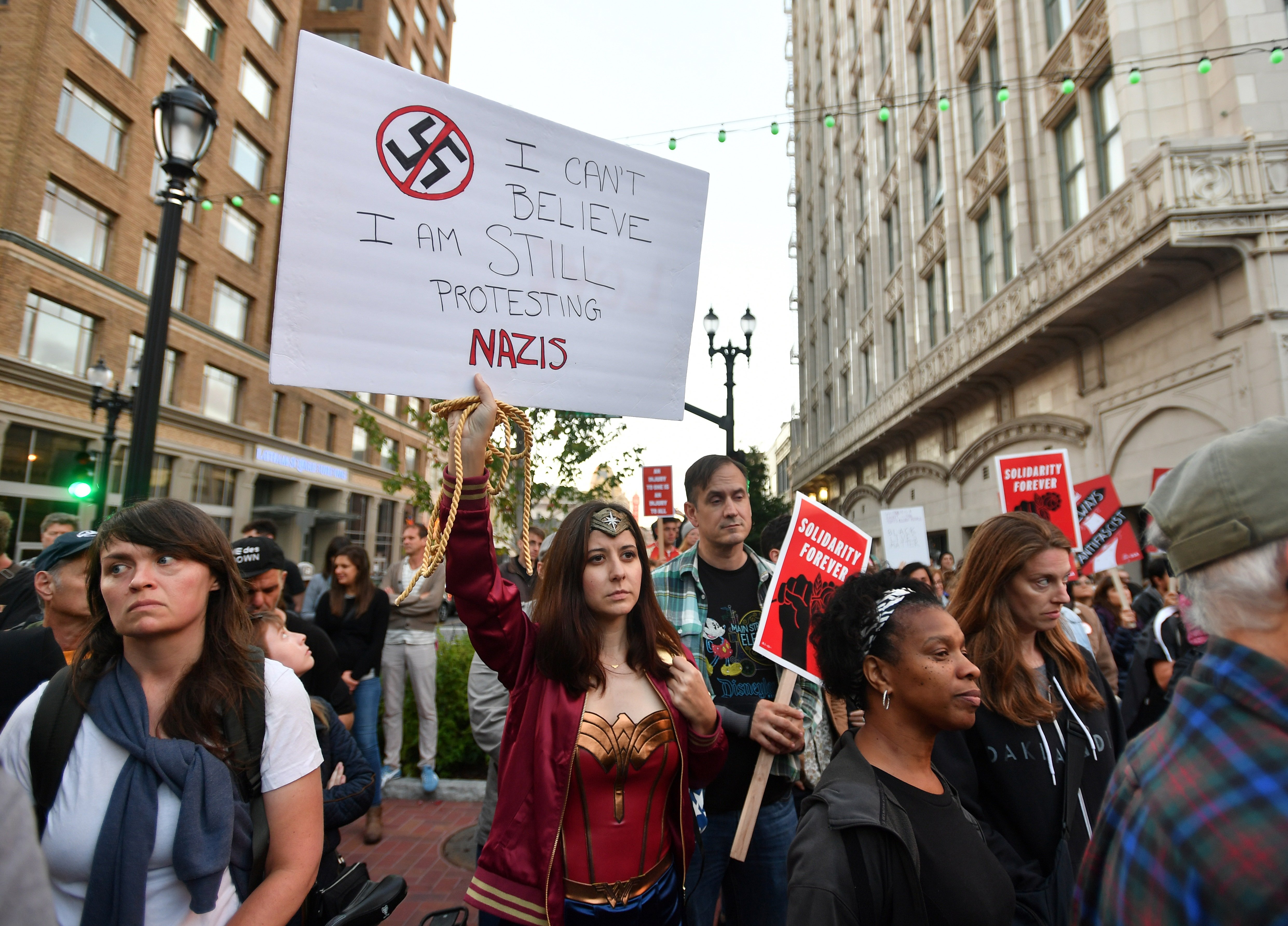 Protesters march on the streets of Oakland in response to a series of violent clashes that erupted at a white-nationalist rally in Charlottesville, Virginia earlier in the day that left at least one dead and dozens injured. (JOSH EDELSON/AFP/Getty Images)