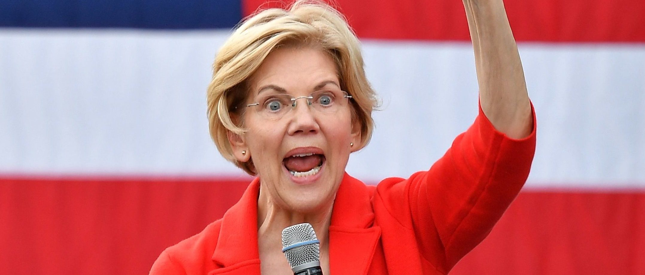 TOPSHOT - Democratic presidential candidate Elizabeth Warren gestures as she speaks during a campaign stop at George Mason University in Fairfax, Virginia on May 16, 2019. (Photo by MANDEL NGAN / AFP) (Photo credit should read MANDEL NGAN/AFP/Getty Images)