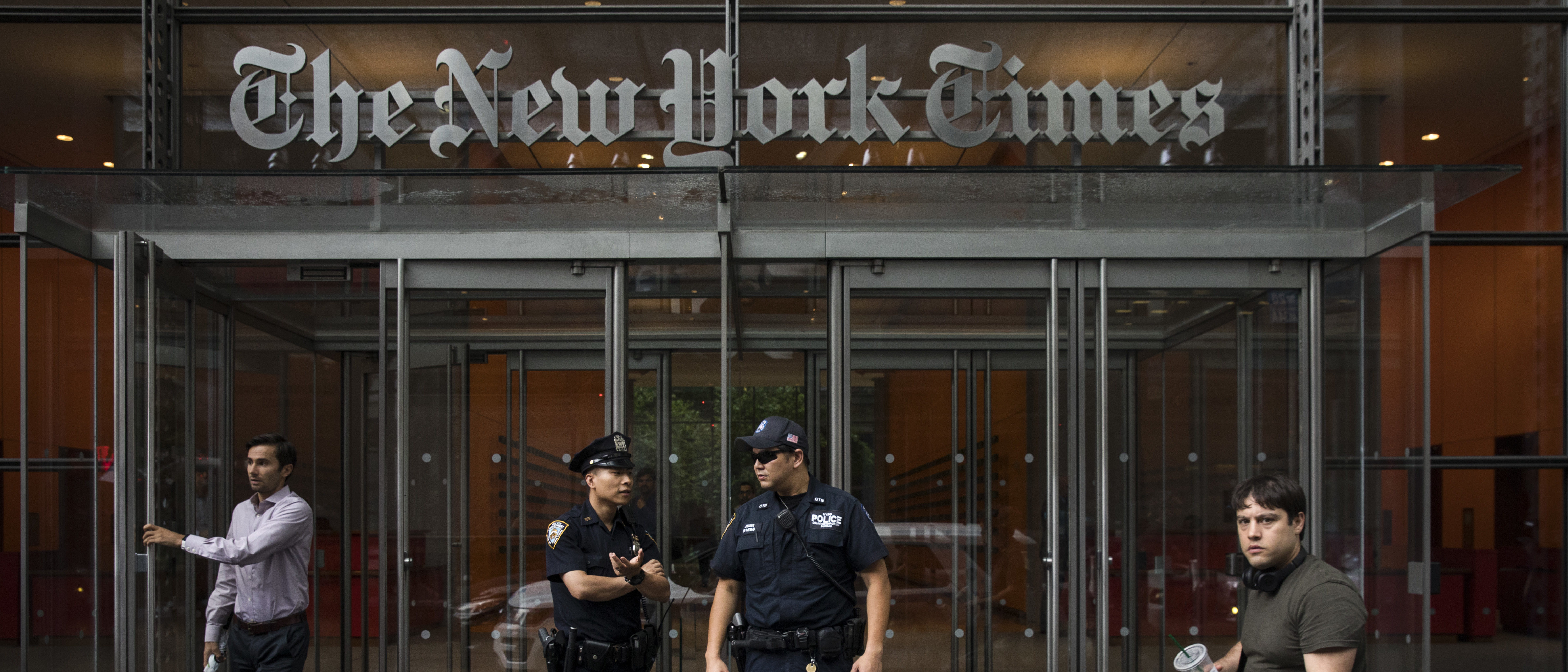 Members of the New York City Police Department stand outside the headquarters of The New York Times, June 28, 2018 in New York City. (Drew Angerer/Getty Images)
