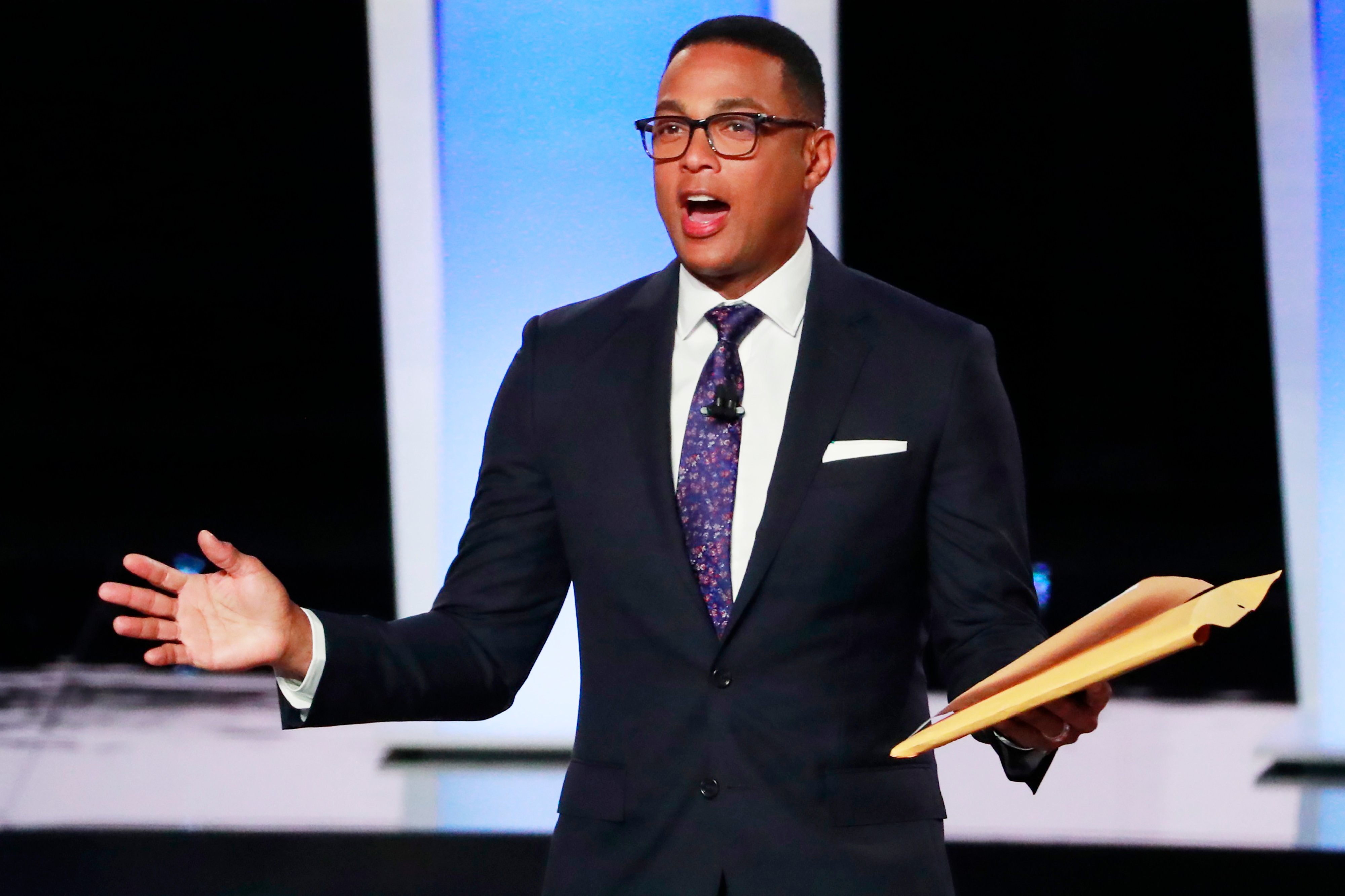 Moderator Don Lemon of CNN speaks to the audience before the start of the second night of the second 2020 Democratic U.S. presidential debate in Detroit, Michigan, July 31, 2019. (REUTERS/Lucas Jackson)