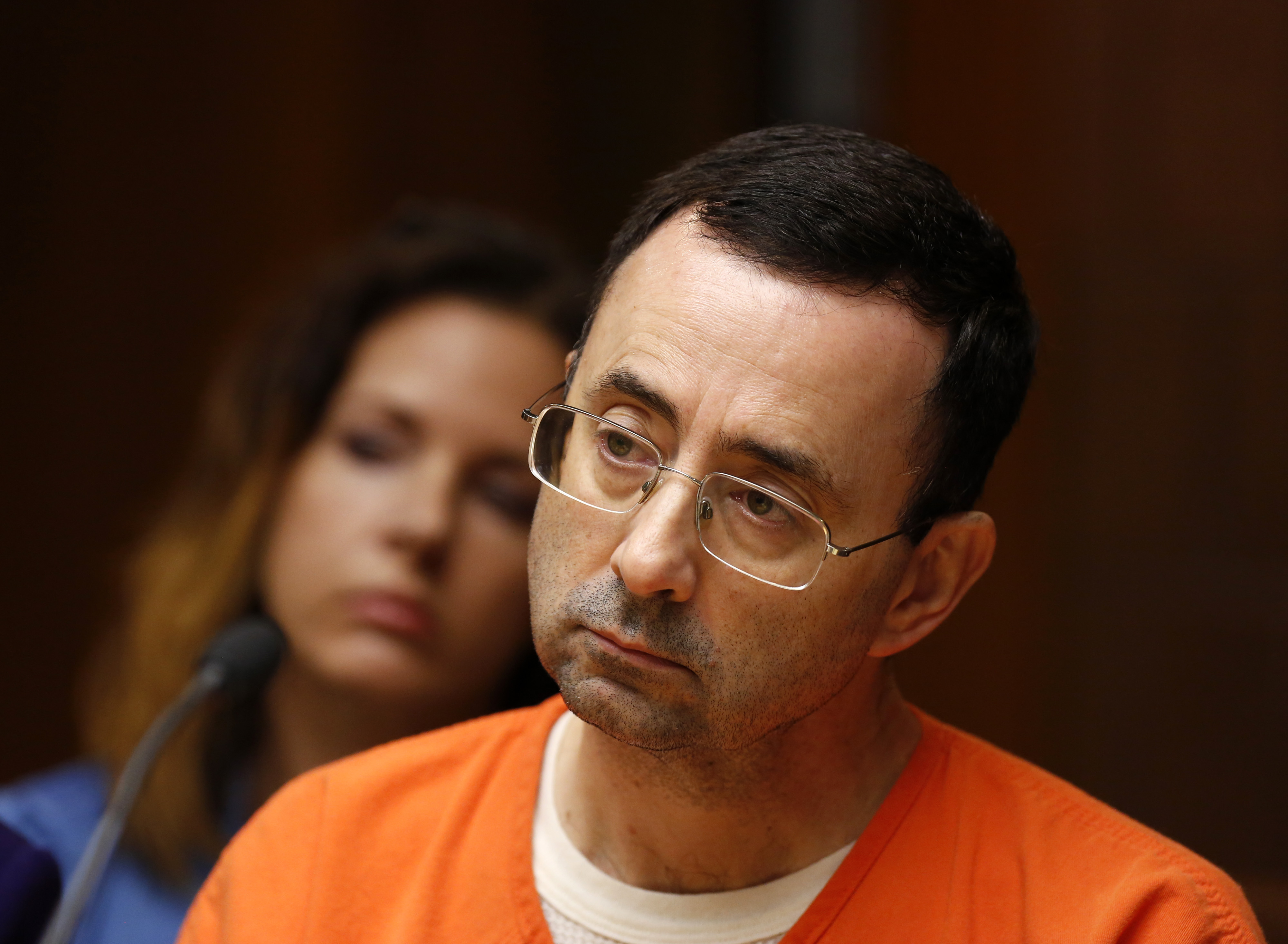Former Michigan State University and USA Gymnastics doctor Larry Nassar is seen in the 55th District Court where Judge Donald Allen Jr. bound him over on June 23, 2017 in Mason, Michigan to stand trial on 12 counts of first-degree criminal sexual conduct. / AFP PHOTO / JEFF KOWALSKY / Getty Images)