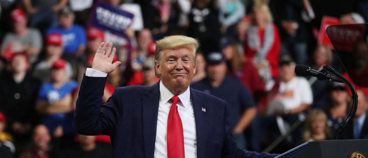 U.S. President Donald Trump holds a campaign rally in Minneapolis, Minnesota, U.S., October 10, 2019. REUTERS/Leah Millis - RC17C5199240