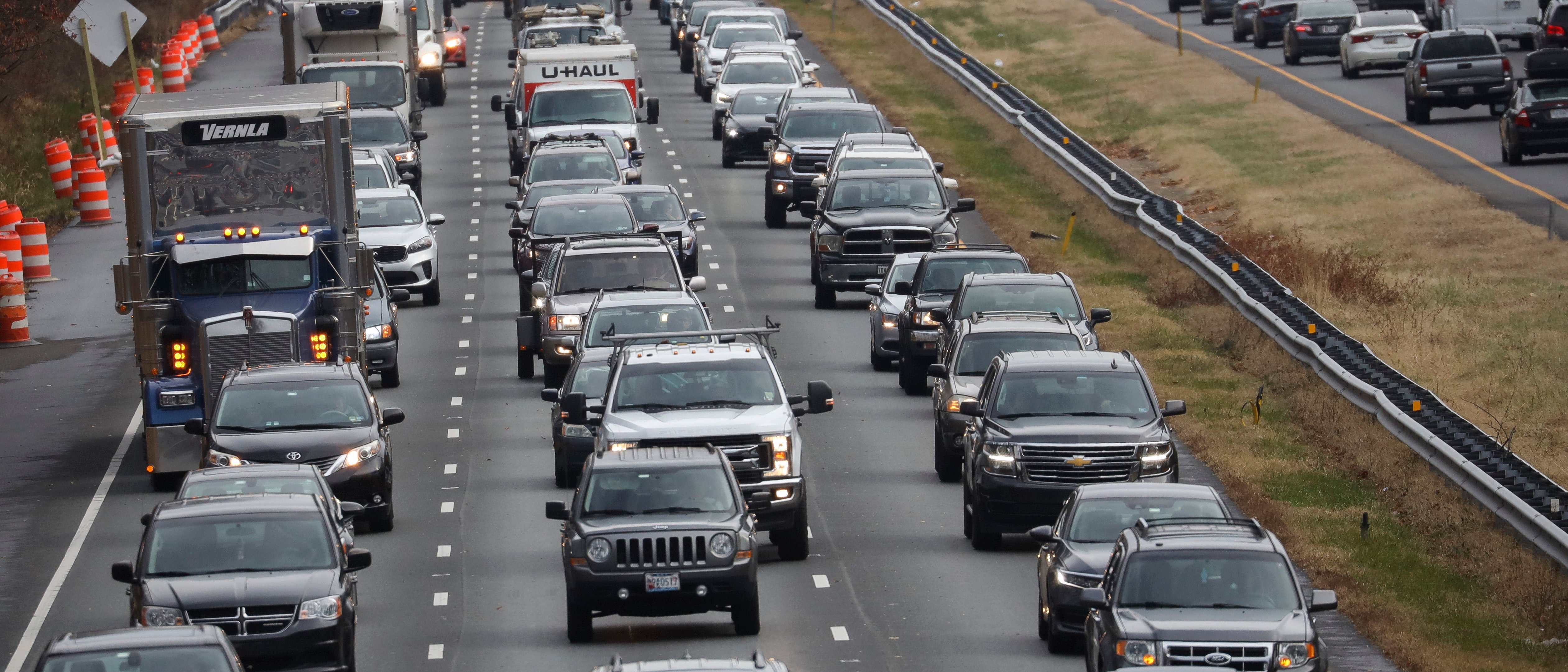 Heavy traffic moves slowly on I-495 (Capital Beltway) the day before Thanksgiving November 27, 2019 in Bethesda, Maryland. (Drew Angerer/Getty Images)