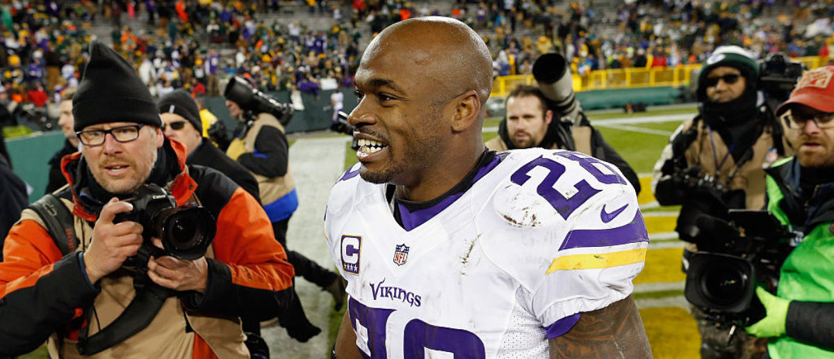 Adrian Peterson The best RB of the Vikings all-time! : r