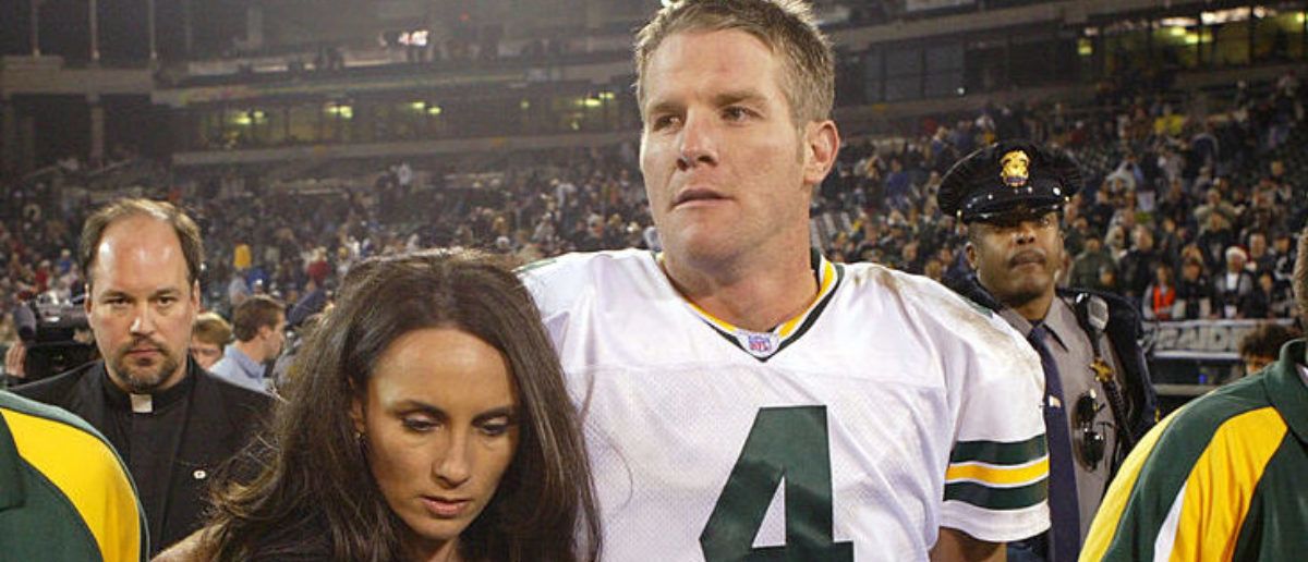 It's The 16-Year Anniversary Of Brett Favre Throwing For Four Touchdowns  After His Father Died