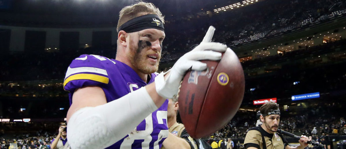 Kyle Rudolph Says Gloves Meant for Charity Were Sold on