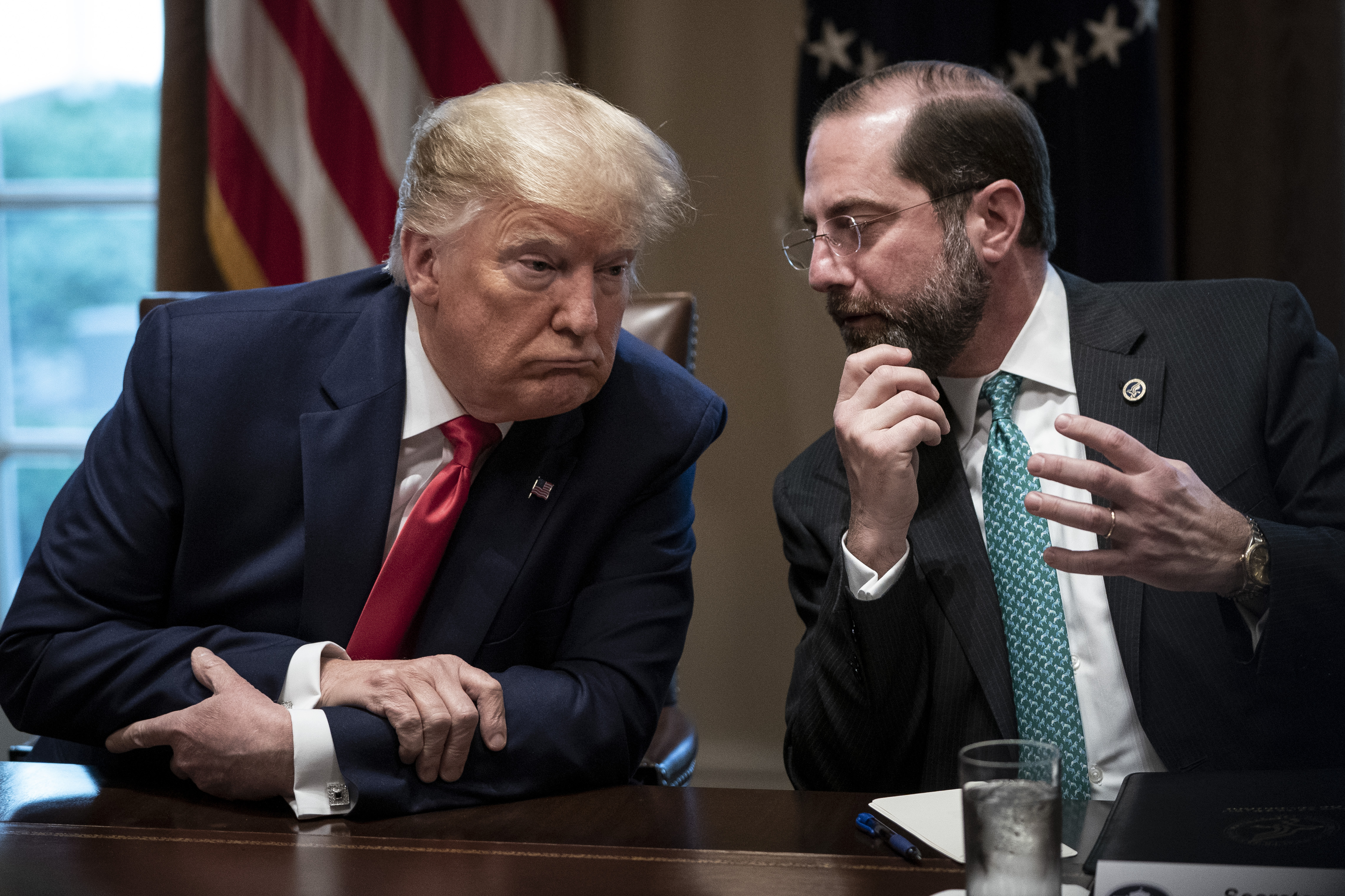 U.S. President Donald Trump speaks with Secretary of Health and Human Services Alex Azar during a meeting with the White House Coronavirus Task Force and pharmaceutical executives in Cabinet Room of the White House. (Drew Angerer/Getty Images)
