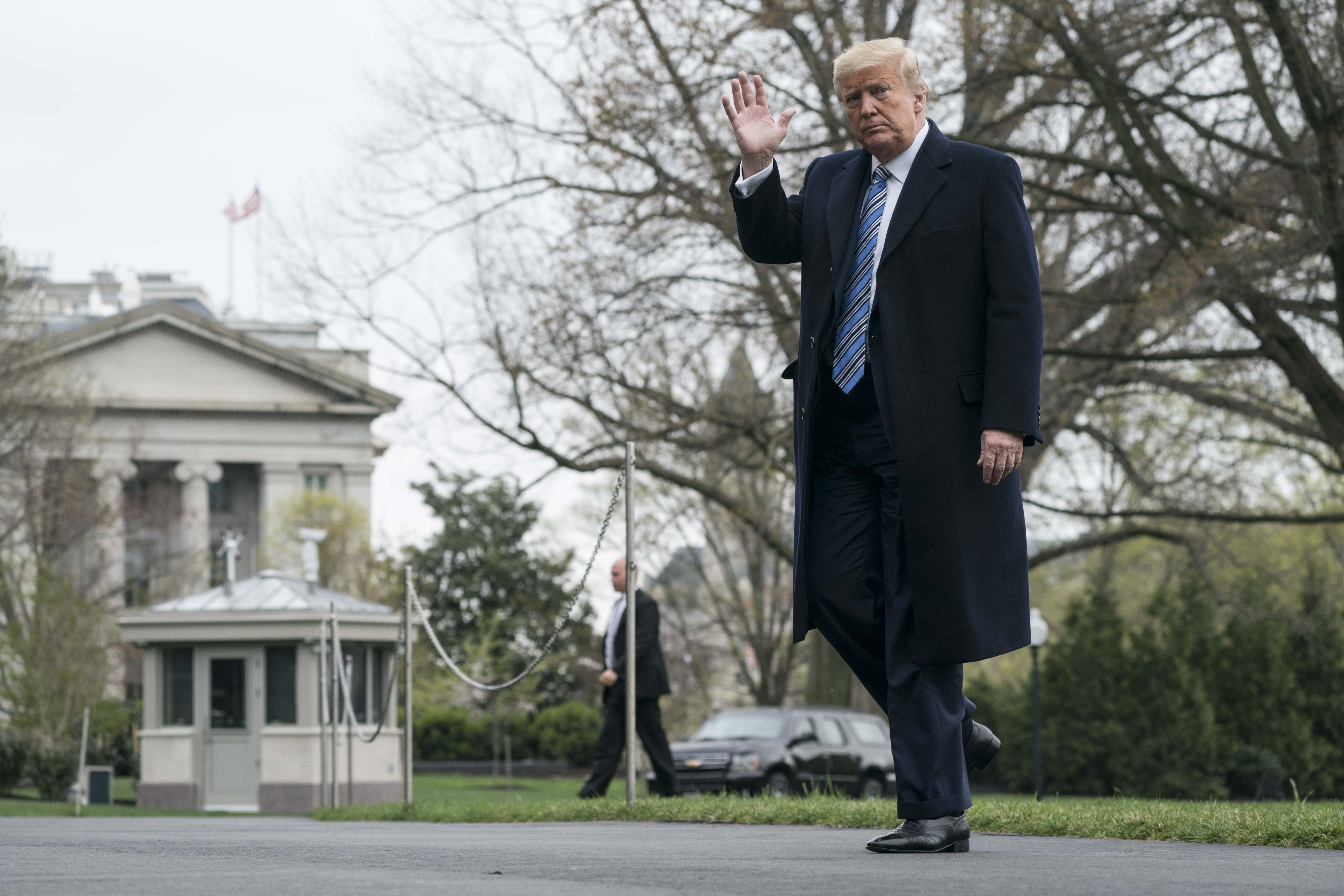 WASHINGTON, DC - MARCH 28: U.S. President Donald Trump arrives back to the White House on March 28, 2020 in Washington, DC. President Trump traveled to Norfolk, Virginia to attend a departure ceremony for the U.S. Navy hospital ship USNS Comfort, which is sailing to New York City to aid in the coronavirus outbreak. (Photo by Sarah Silbiger/Getty Images)