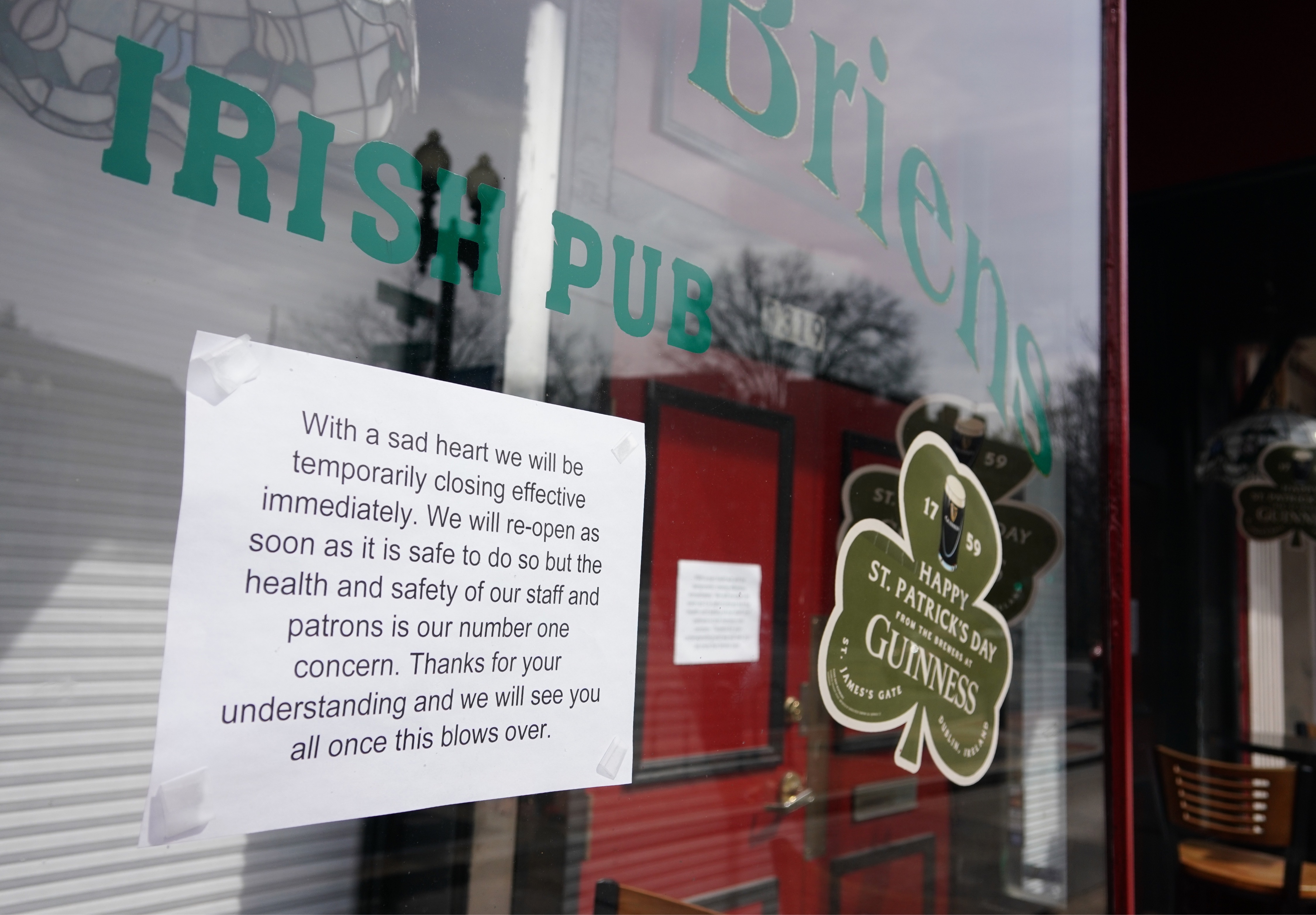 A sign outside of a pub announces its closure due to the coronavirus, COVID-19 in Washington, DC on March 16, 2020. - Stocks tumbled on March 16, 2020 despite emergency central bank measures to prop up the virus-battered global economy, as countries across Europe started the week in lockdown and major US cities shut bars and restaurants. The virus has upended society around the planet, with governments imposing restrictions rarely seen outside wartime, including the closing of borders, home quarantine orders and the scrapping of public events including major sporting fixtures. (Photo by Mandel Ngan / AFP) (Photo by MANDEL NGAN/AFP via Getty Images)