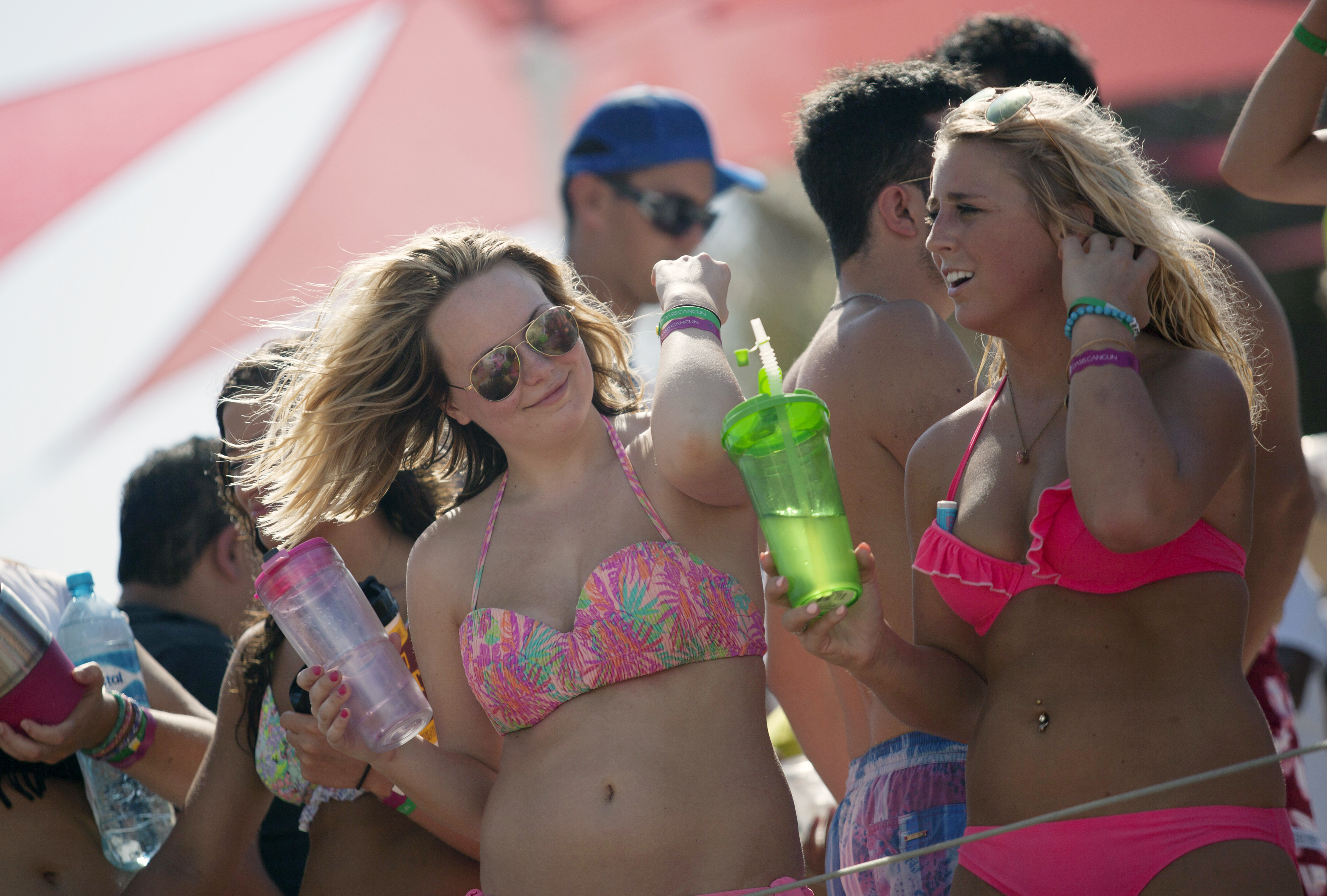 Spring breakers gather at a pool party at a hotel in Cancun March 14, 2015. Florida has long struggled with the crowds of rowdy students embracing its sun, sea and party life in March and April. Fort Lauderdale announced on television in 1985 that spring breakers were no longer welcome after 350,000 students took nudity and drinking to new heights. Picture taken March 14, 2015. REUTERS/Victor Ruiz Garcia 