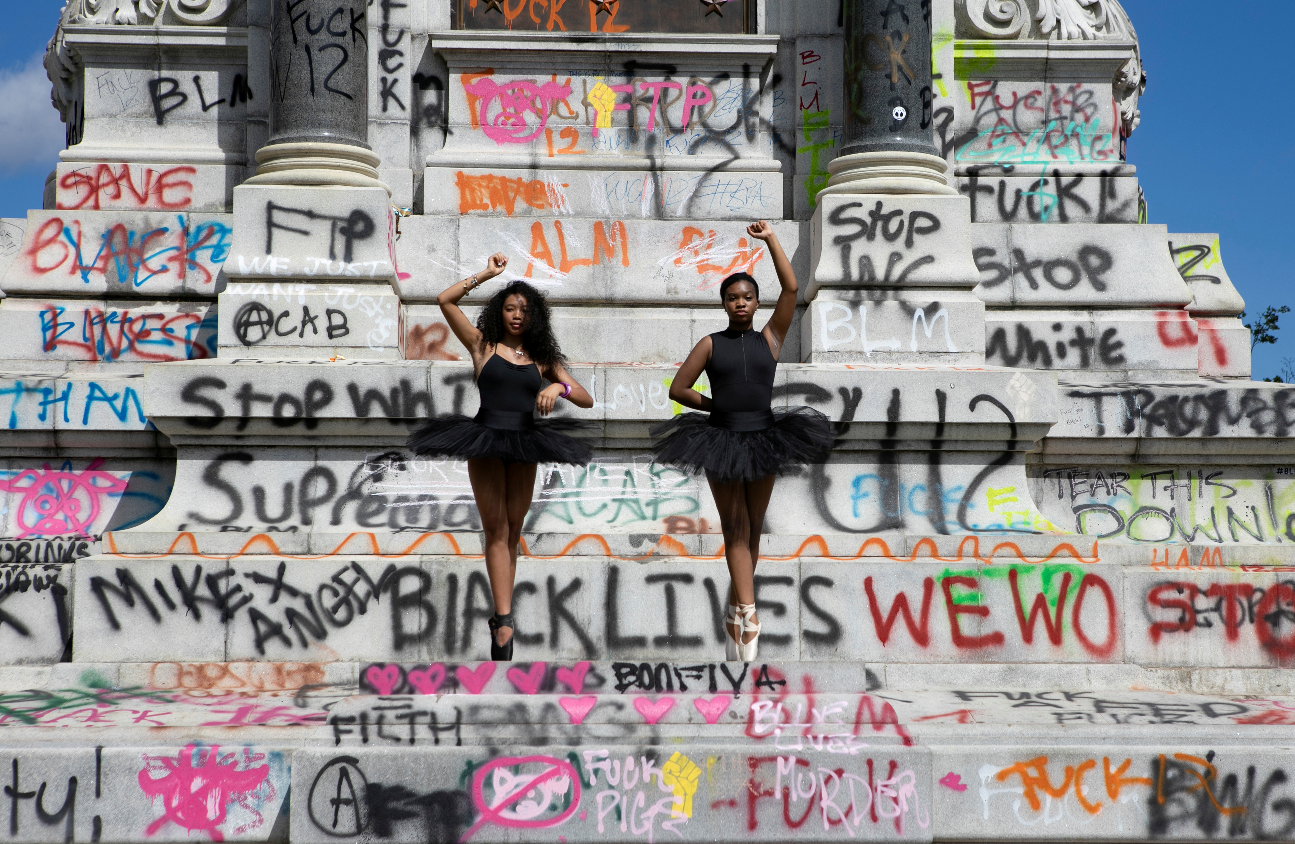 Ballerinas Kennedy George, 14, and Ava Holloway, 14, pose in front of a monument of Confederate general Robert E. Lee after Virginia Governor Ralph Northam ordered its removal after widespread civil unrest following the death in Minneapolis police custody of George Floyd, in Richmond, Virginia, U.S. June 5, 2020. REUTERS/Julia Rendleman