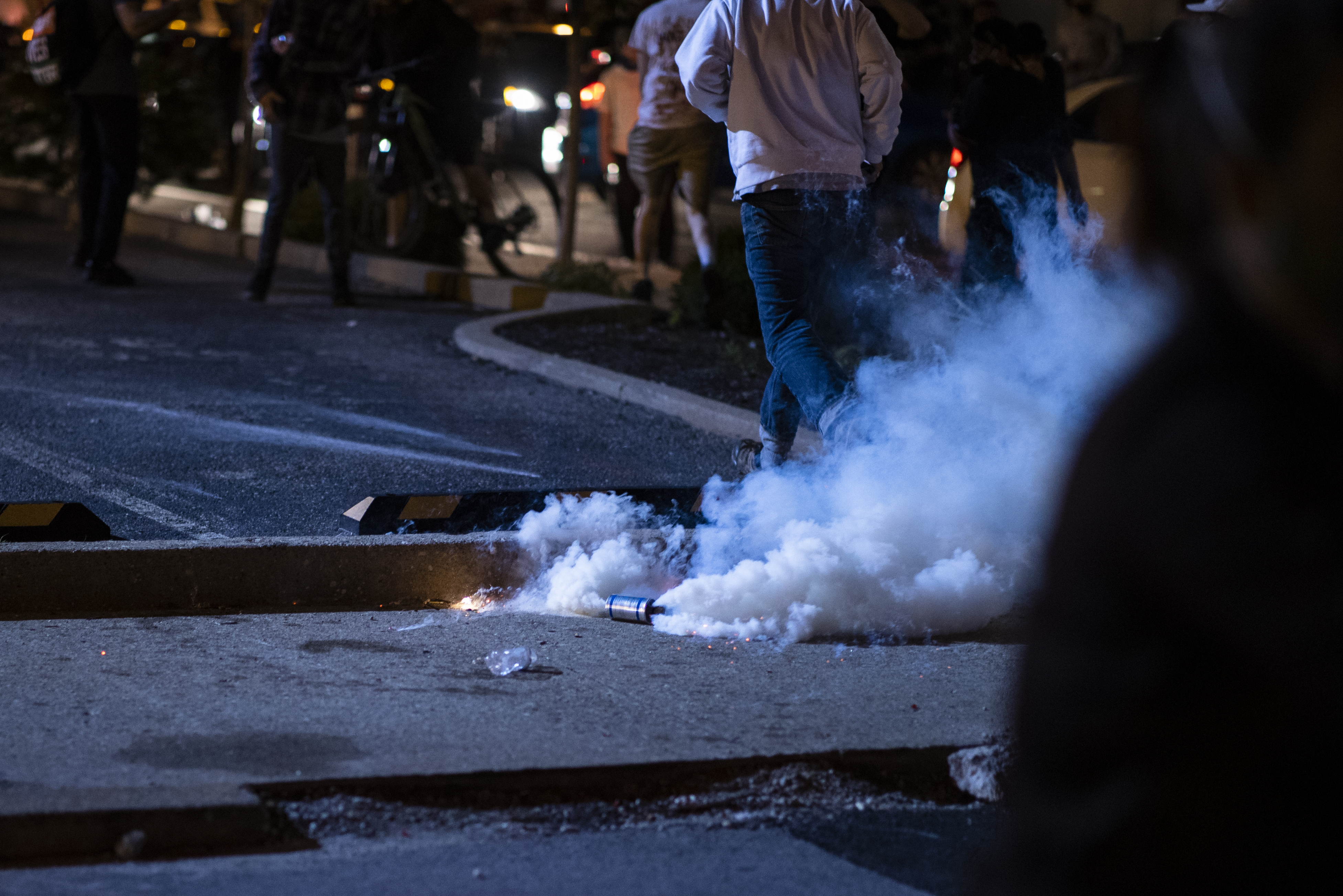 A tear gas canister erupts as protesters disperse on May 30, 2020 in Louisville, Kentucky. (Photo: Brett Carlsen/Getty Images)