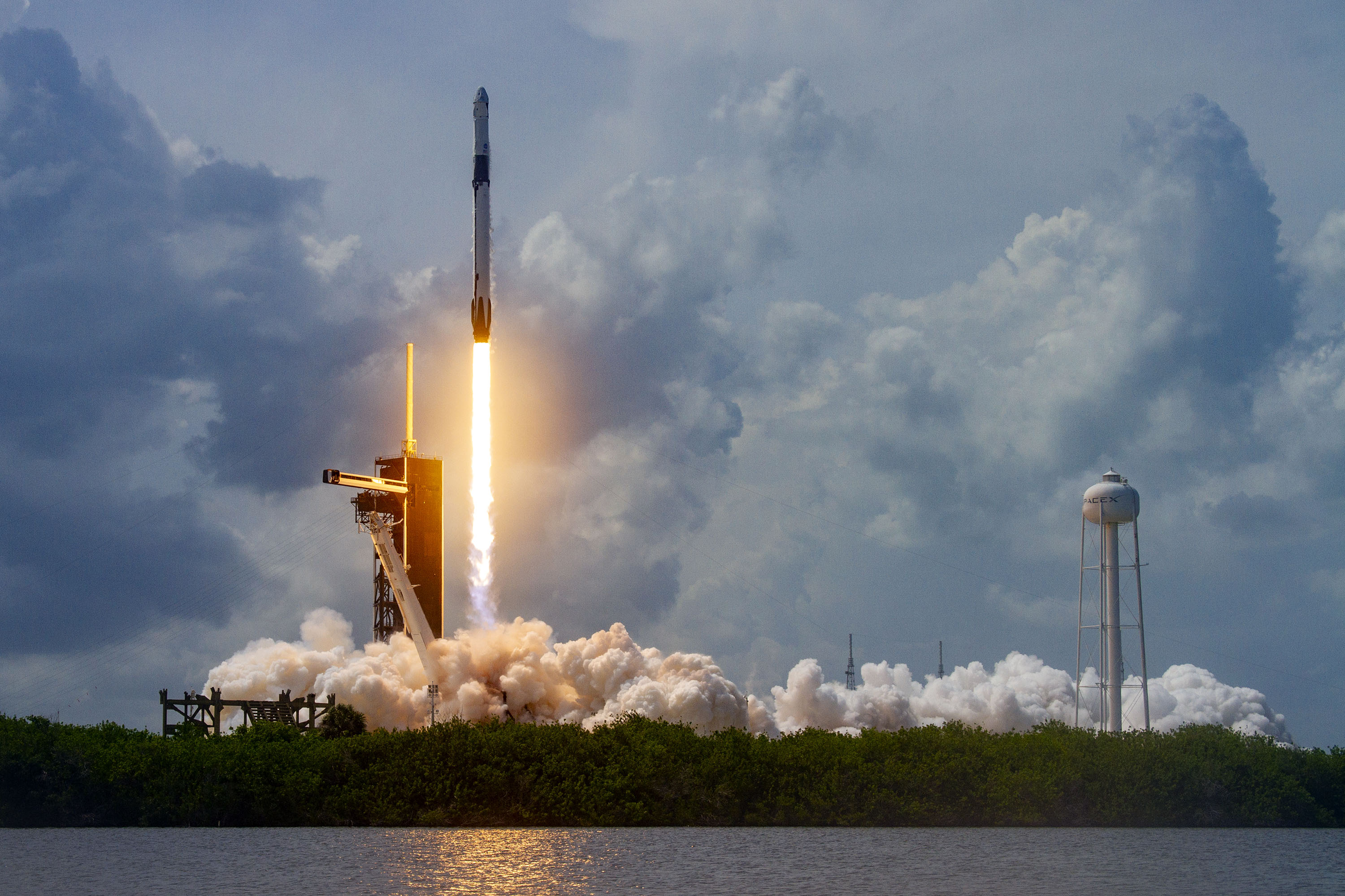 In this SpaceX handout image, a Falcon 9 rocket carrying the company's Crew Dragon spacecraft launches on May 30, 2020, at the Kennedy Space Center, Cape Canaveral, Florida. (Photo: SpaceX via Getty Images)