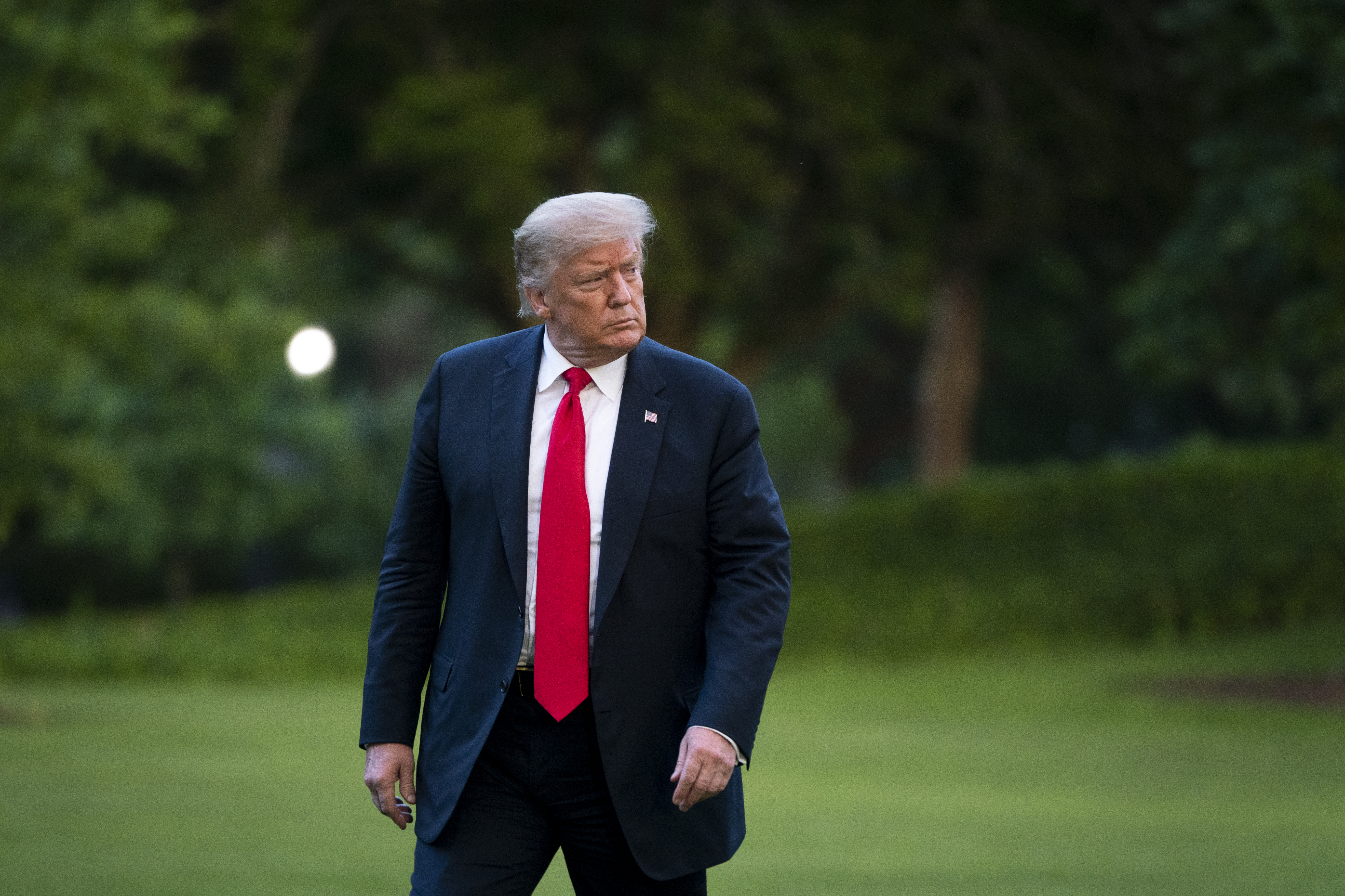 WASHINGTON, DC - JUNE 25: U.S. President Donald Trump walks to the White House residence after exiting Marine One on the South Lawn on June 25, 2020 in Washington, DC. President Trump traveled to Wisconsin on Thursday for a Fox News town hall event and a visit to a shipbuilding manufacturer. (Photo by Drew Angerer/Getty Images)