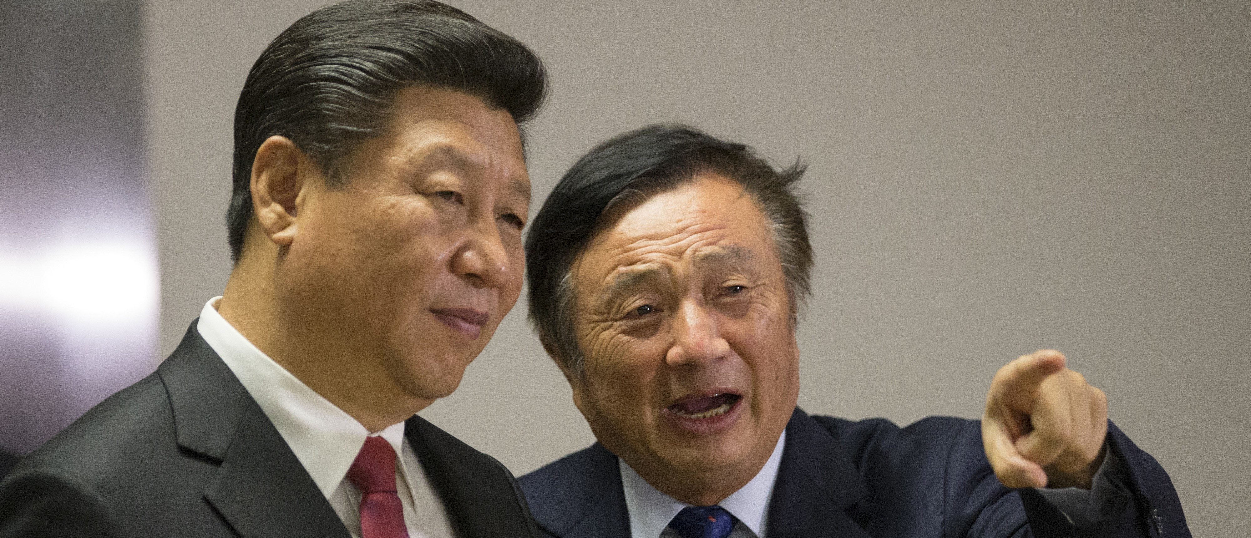Chinese President Xi Jinping (L) is shown around the offices of Chinese tech firm Huawei technologies by its President Ren Zhengfei in London during his state visit on October 21, 2015. AFP PHOTO / POOL / Matthew Lloyd (Photo credit should read MATTHEW LLOYD/AFP via Getty Images)