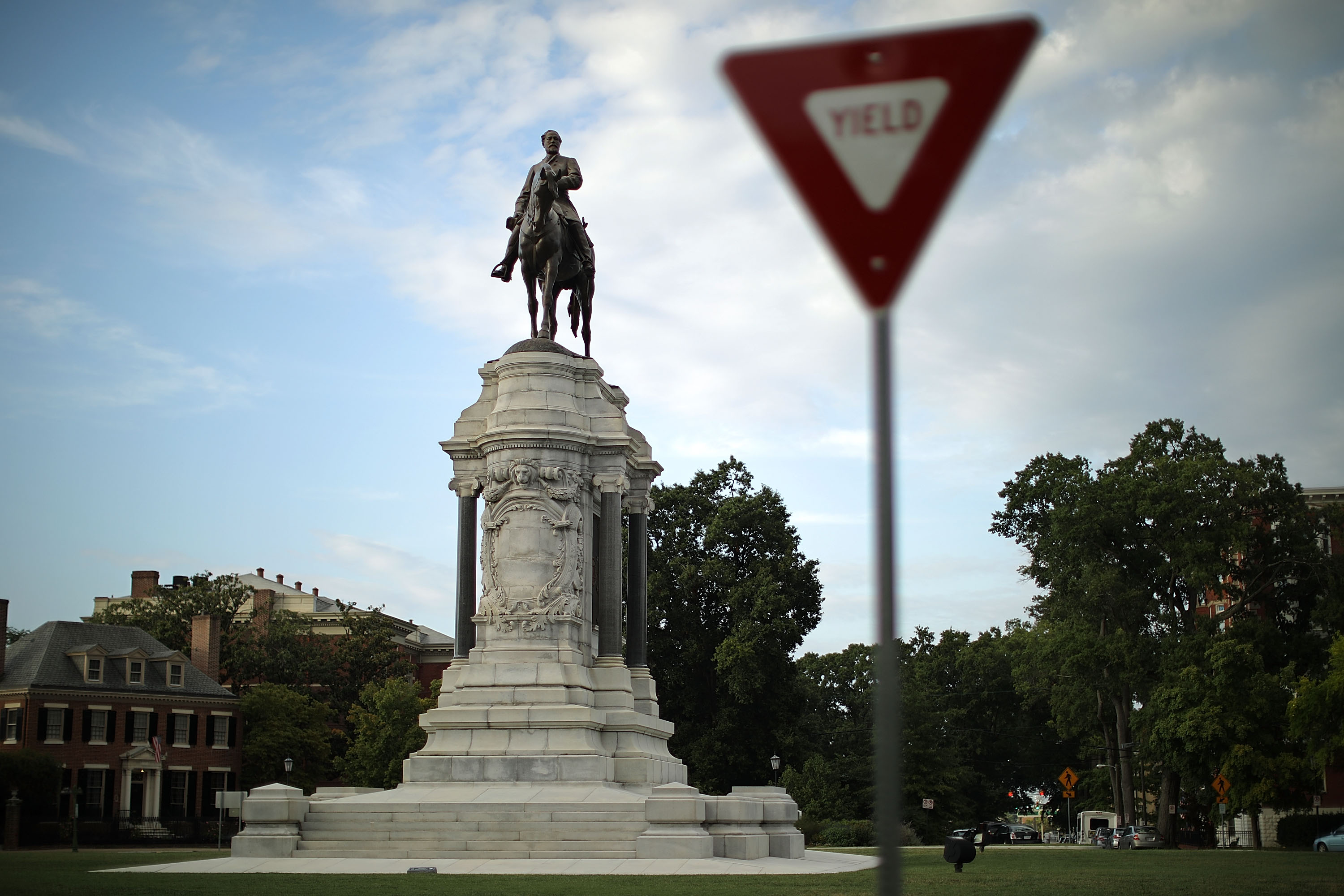 A statue of Confederate General Robert E. Lee, unveild in 1890, stands at the center of Lee Circle along Monument Avenue August 23, 2017 in Richmond, Virginia. (Photo by Chip Somodevilla/Getty Images)