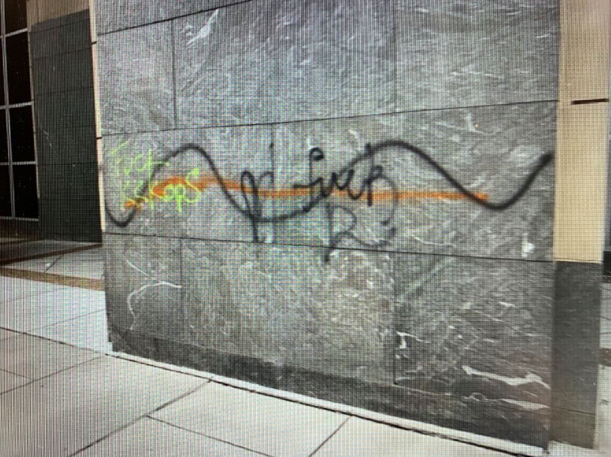 Richmond Federal Courthouse spray painted with thick black line on June 2, a marker known to be used by antifa to designate target for potential vandalism or arson. (FBI SIR / Screenshot)