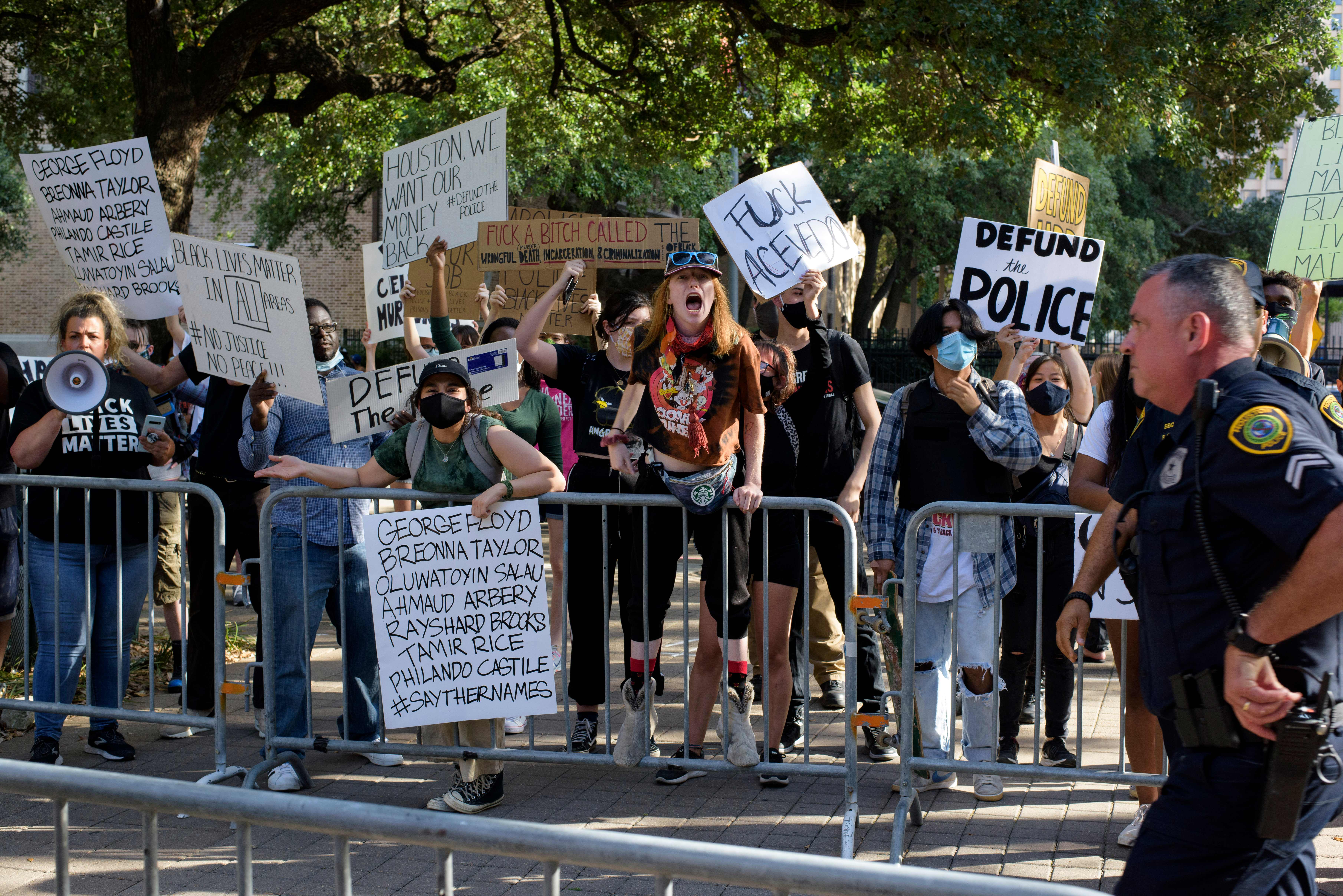 Counter-protesters hold placards and shout during a Police Appreciation rally at the City Hall in Houston, Texas on June 18, 2020. (Photo by Mark Felix / AFP) (Photo by MARK FELIX/AFP /AFP via Getty Images)
