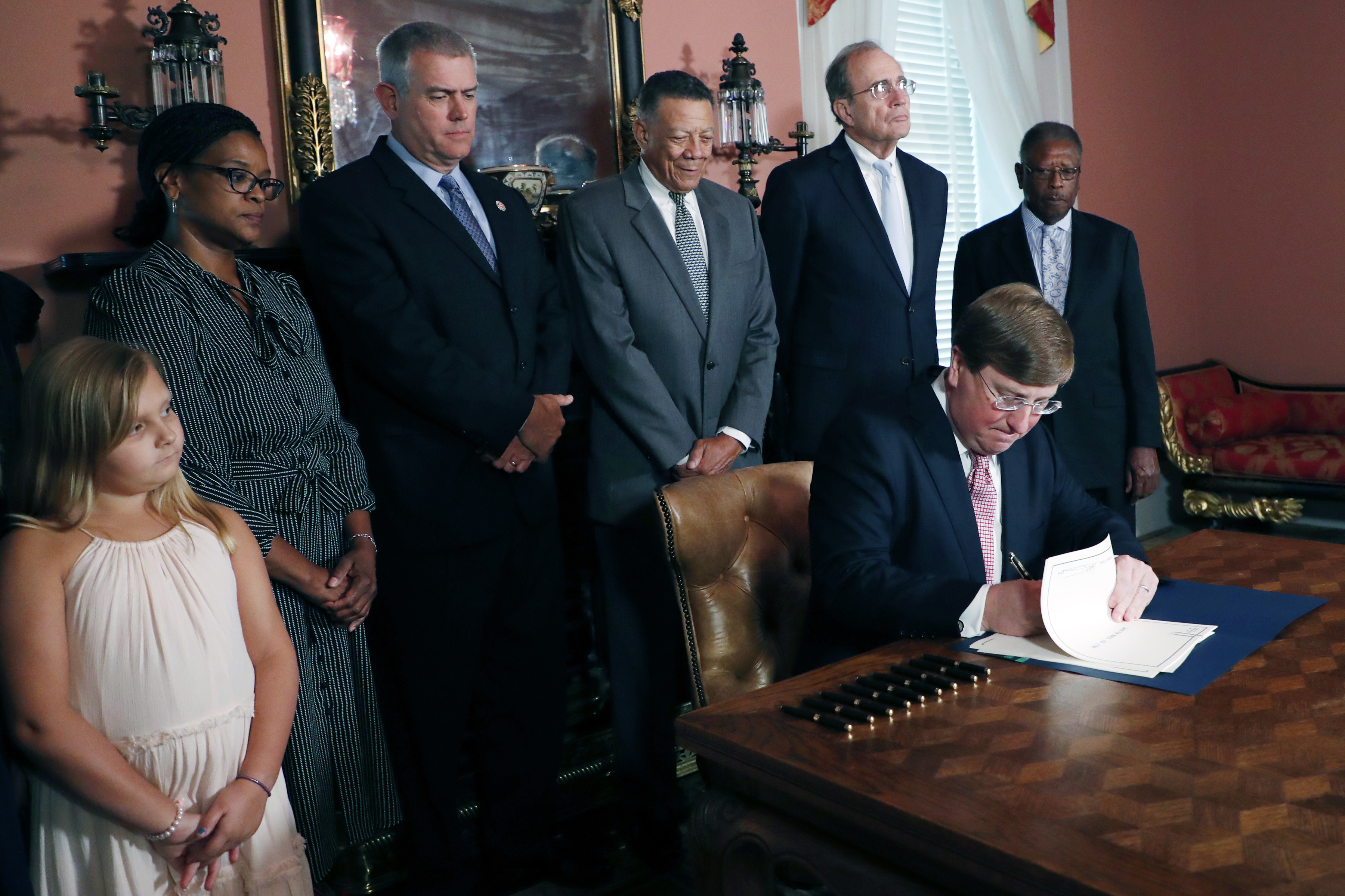 Mississippi Republican Gov. Tate Reeves signs the bill retiring the last state flag with the Confederate battle emblem during a ceremony at the Governor's Mansion in Jackson, Mississippi on June 30, 2020. (Photo: Rogelio V. Solis/ POOL/AFP via Getty Images)