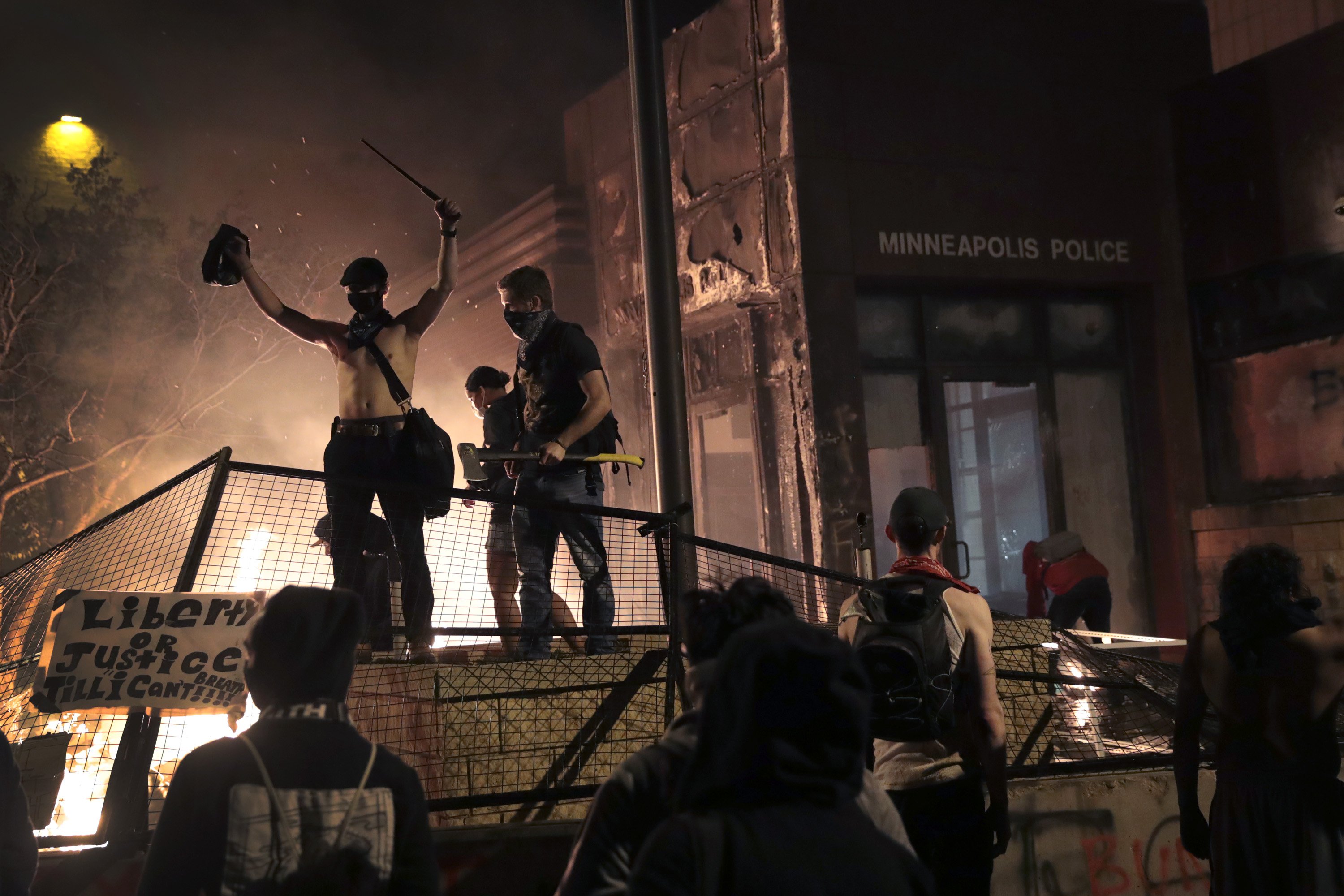 The Minneapolis Police Department 3rd precinct building burns on May 28, 2020. (Photo: Scott Olson/Getty Images)