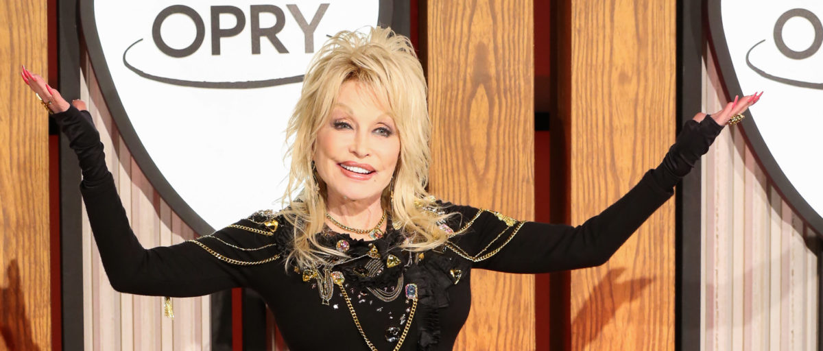 Dolly Parton To Release First Christmas Album In 30 Years | The Daily ...