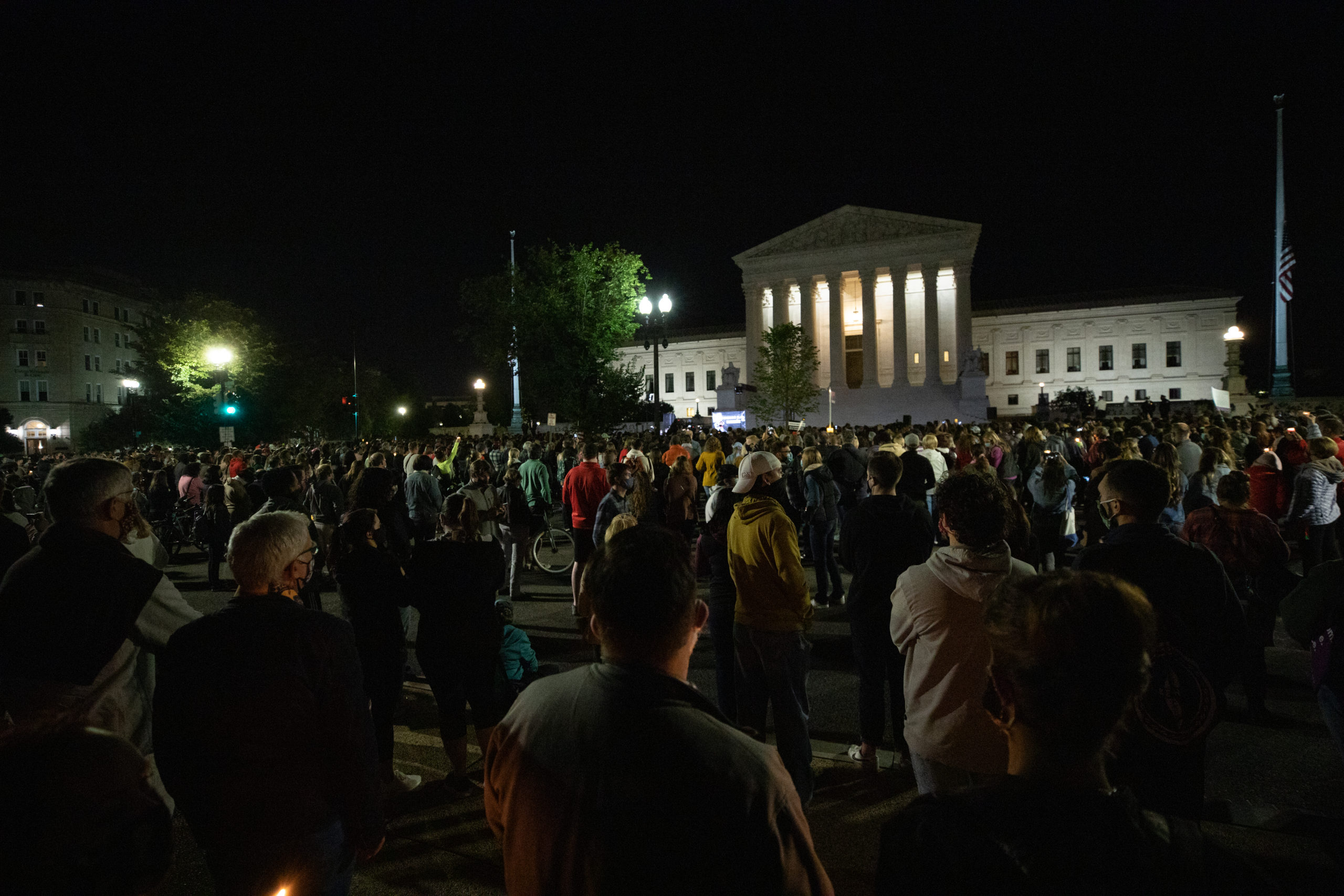 Hundreds gather at the Supreme Court for a memorial honoring the late Justice Ruth Bader Ginsburg on Sept. 19, 2020. (Photo: Kaylee Greenlee / The DCNF) 