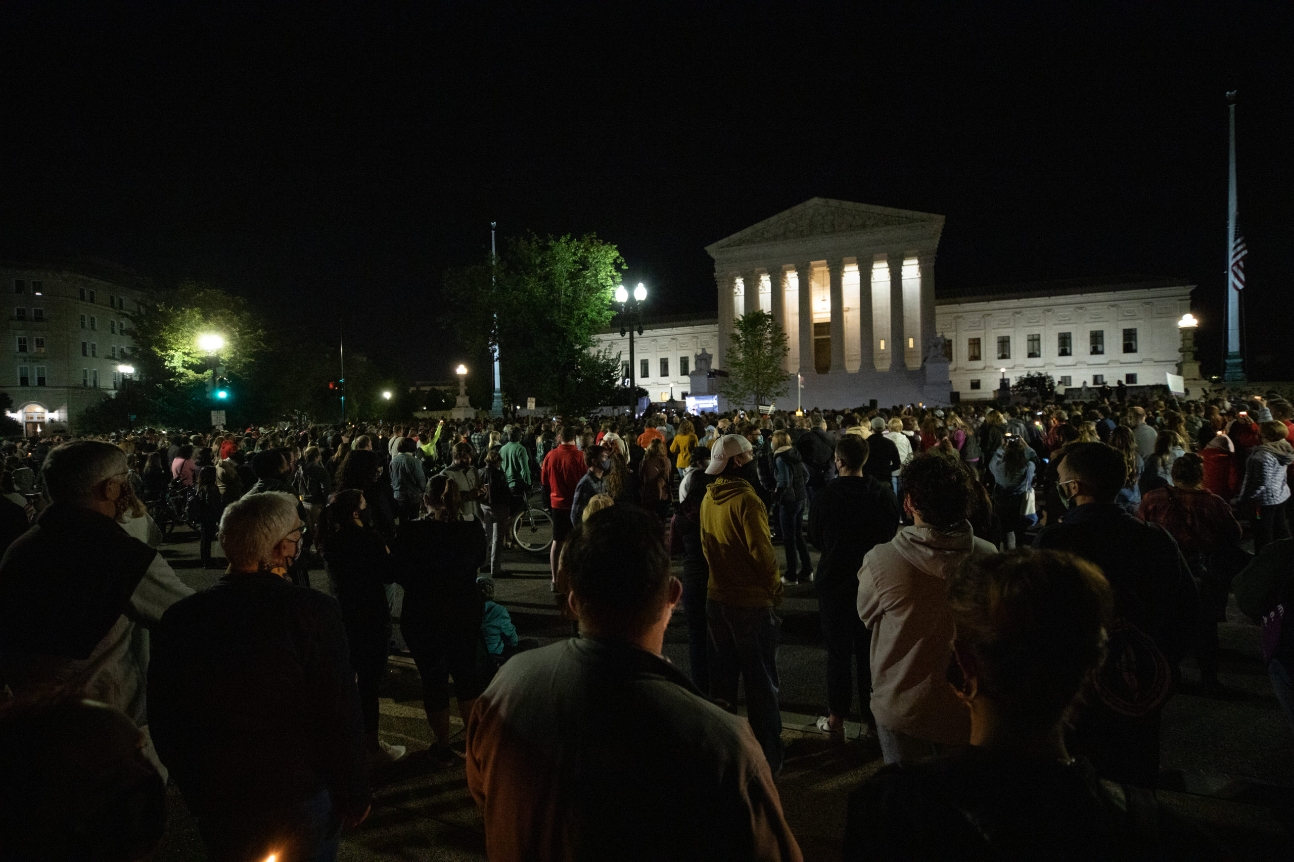 Photos Hundreds Gather For Ruth Bader Ginsburg Memorial Outside The Supreme Court The Daily