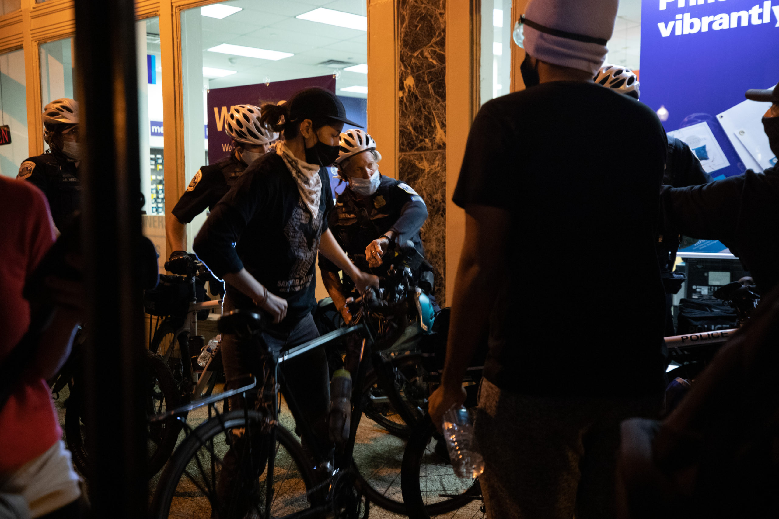 Protesters and Metropolitan Police Department officers briefly skirmished as officers tried to form a bike line between the protesters and shop windows in Washington, D.C. on Sept. 23. (Photo: Kaylee Greenlee / DCNF)