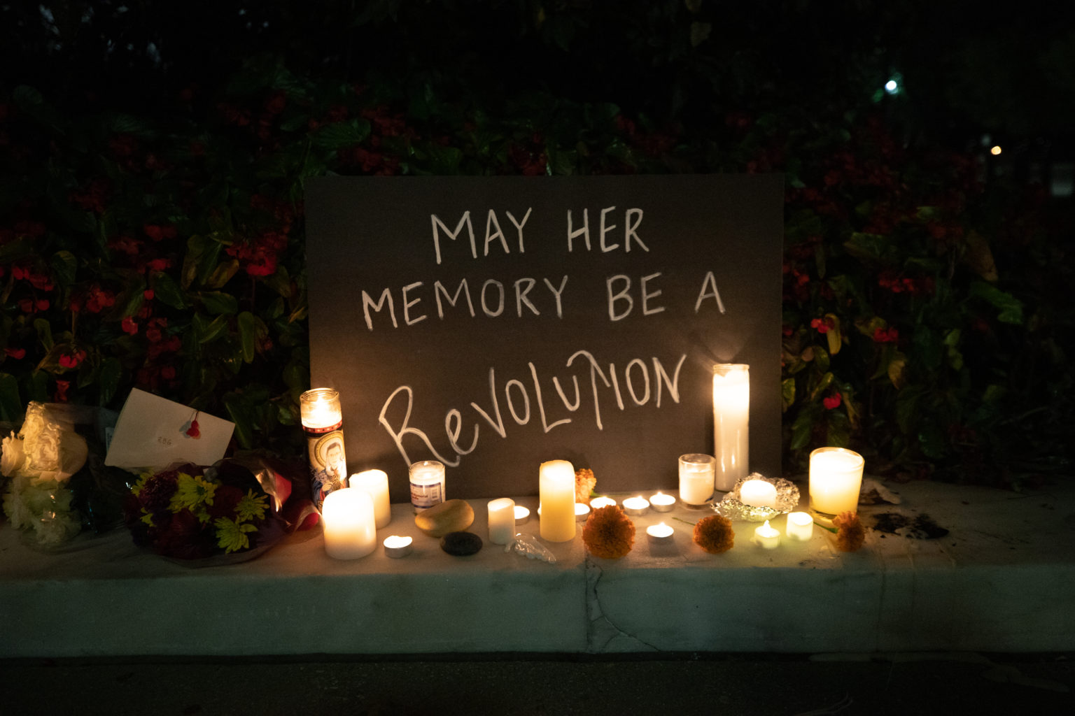 Photos Hundreds Gather For Ruth Bader Ginsburg Memorial Outside The Supreme Court The Daily