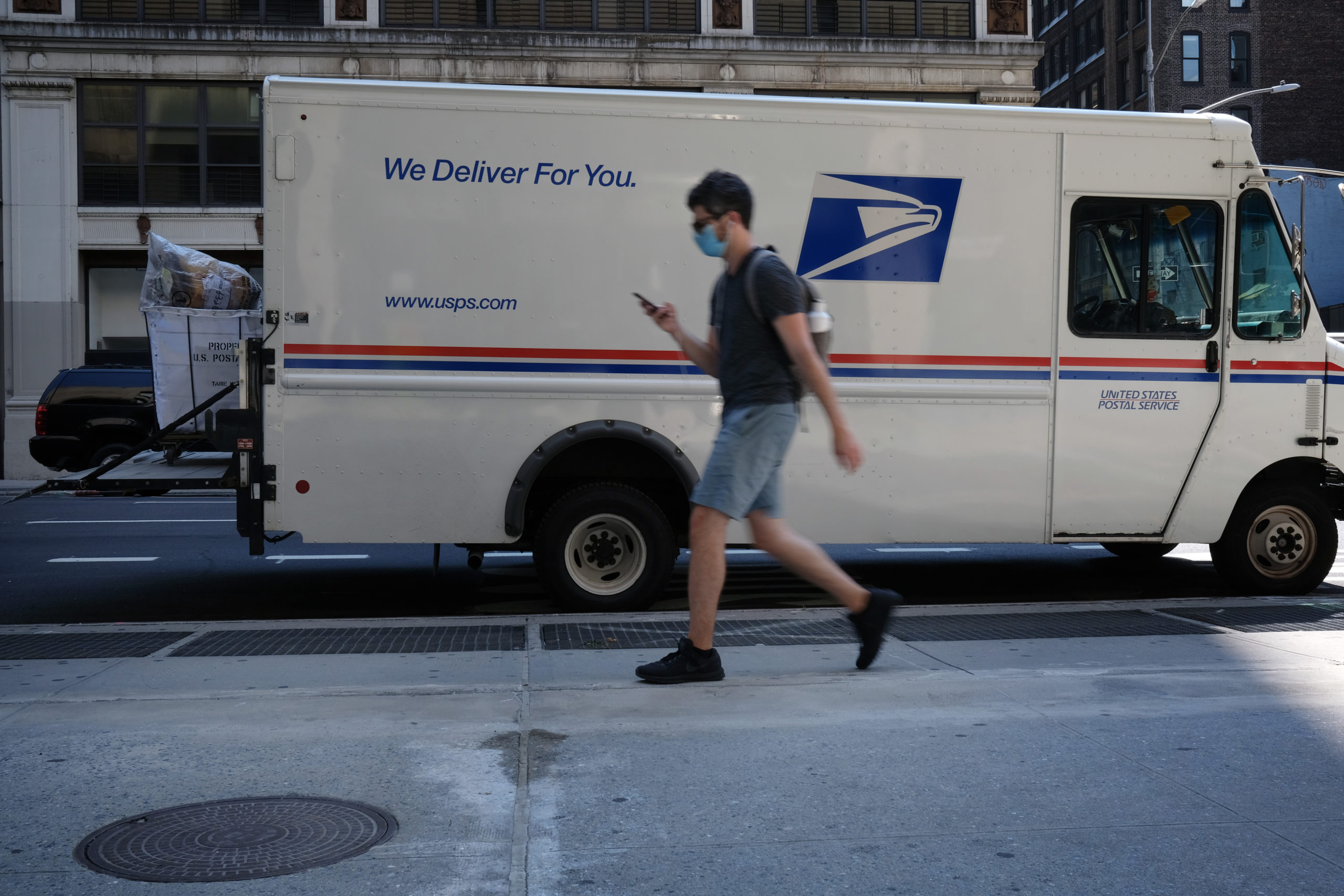 A USPS truck is parked on Aug. 5, 2020 in New York City. (Spencer Platt/Getty Images)