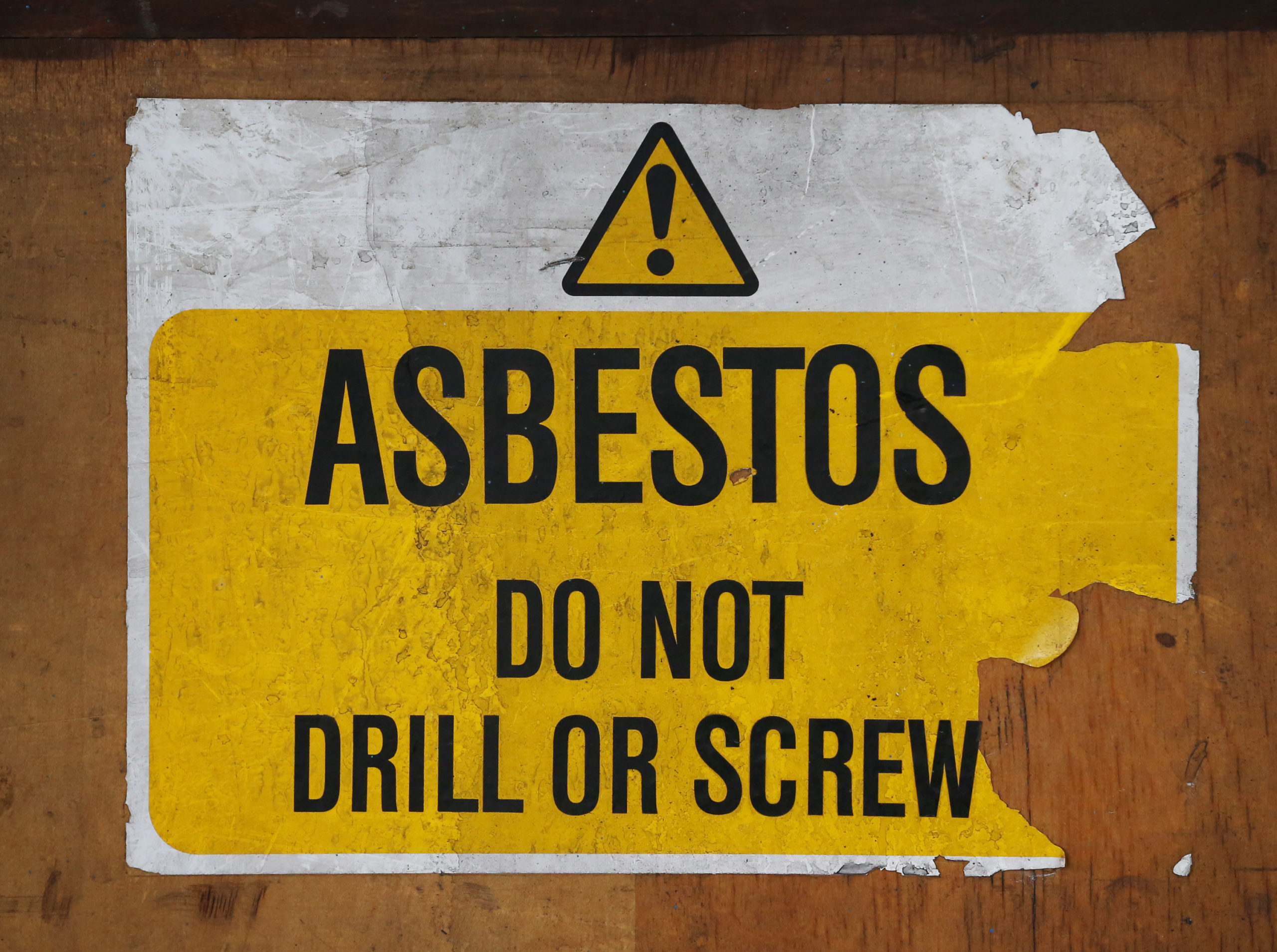 A sign warns of asbestos danger at a former Royal Mail sorting office on October 11, 2013 in London, England. (Photo by Peter Macdiarmid/Getty Images)