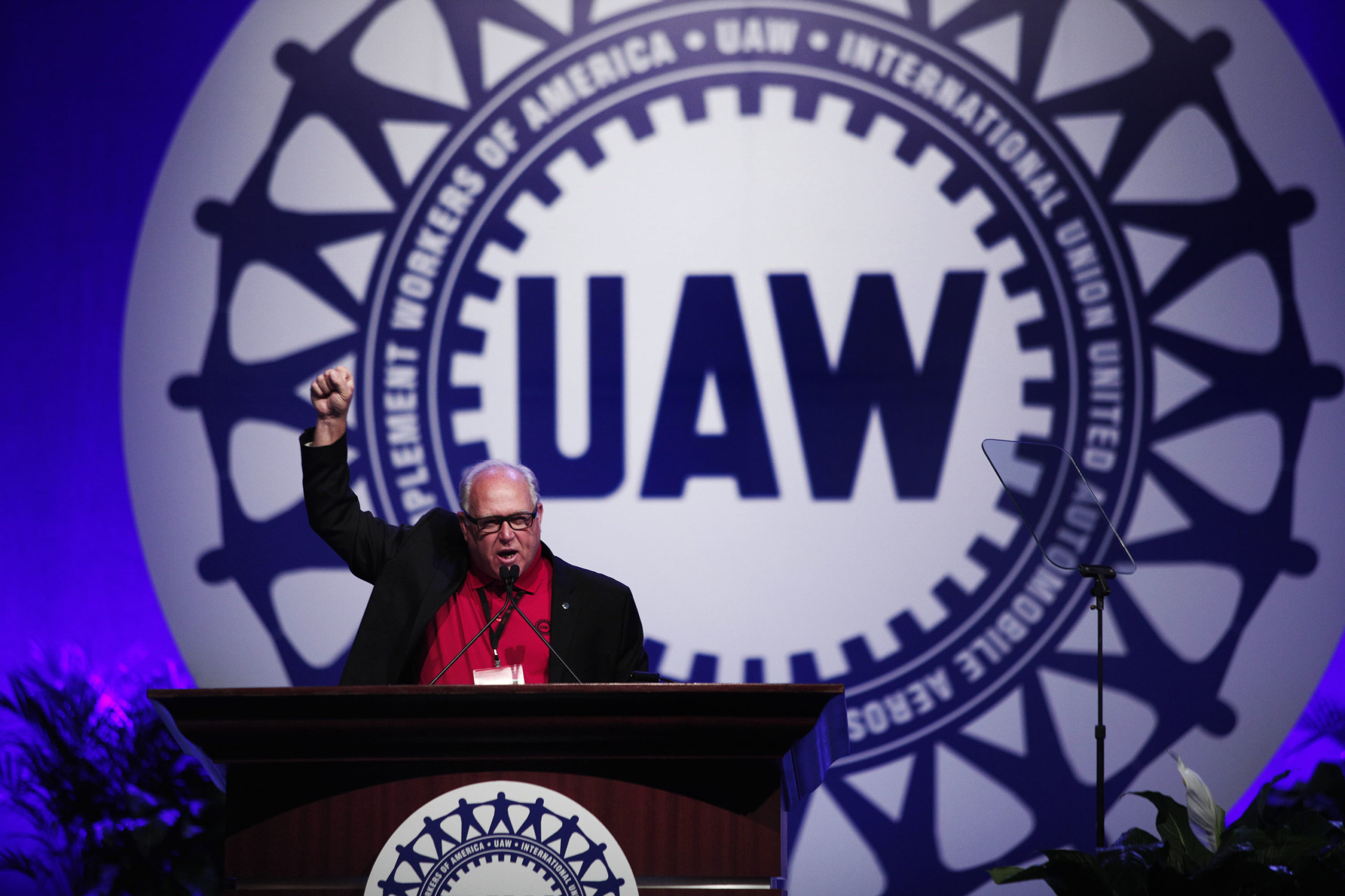 United Auto Workers President Dennis Williams speaks to delegates at the UAW Special Convention on Collective Bargaining at Cobo Center March 25, 2015 in Detroit, Michigan. (Bill Pugliano/Getty Images)