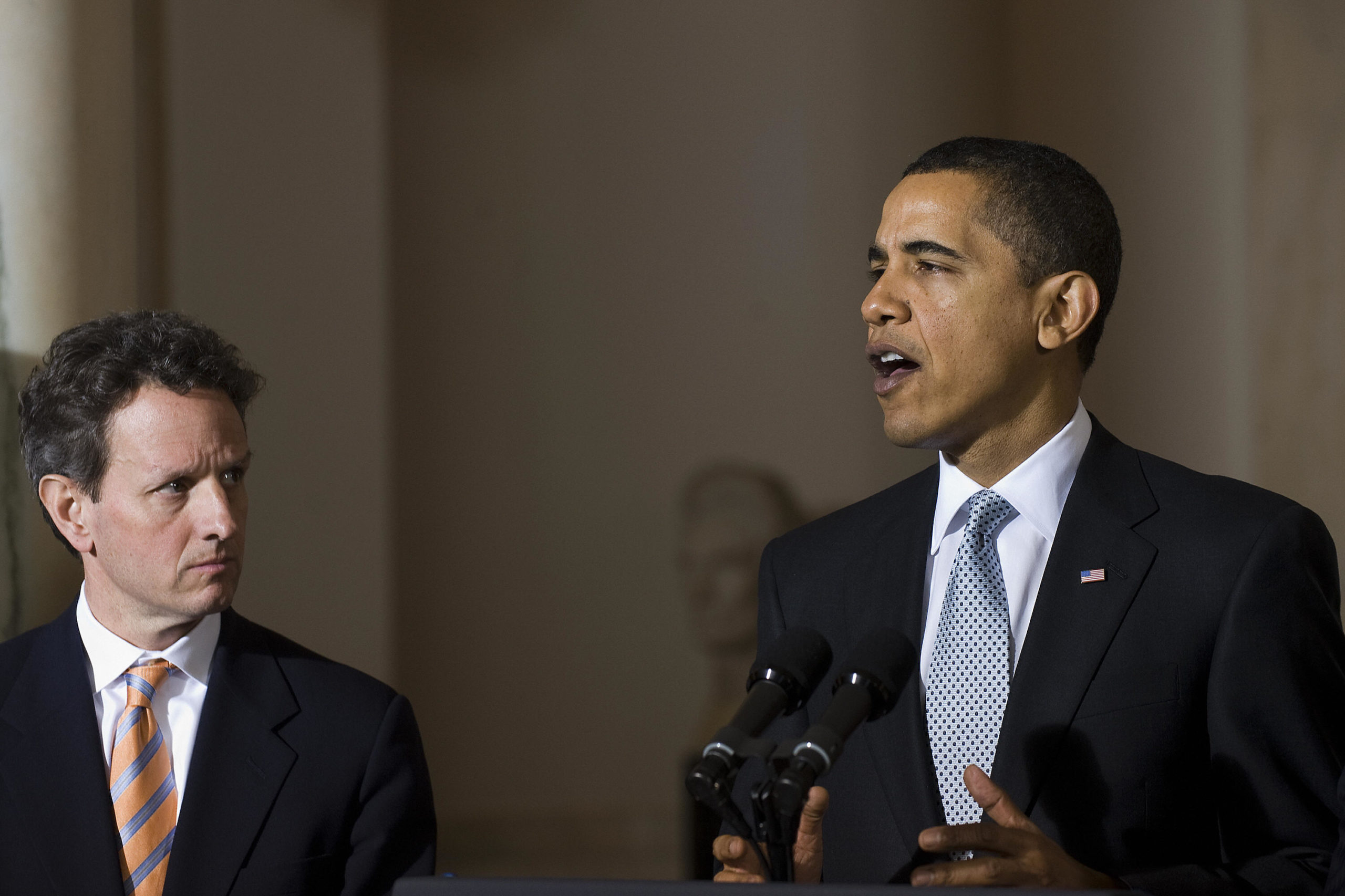 US President Barack Obama announces the terms of the latest auto industry bailout at the White House in Washington, DC, March 30, 2009, with US Treasury Secretary Timothy Geithner. (Jim Watson/AFP via Getty Images)