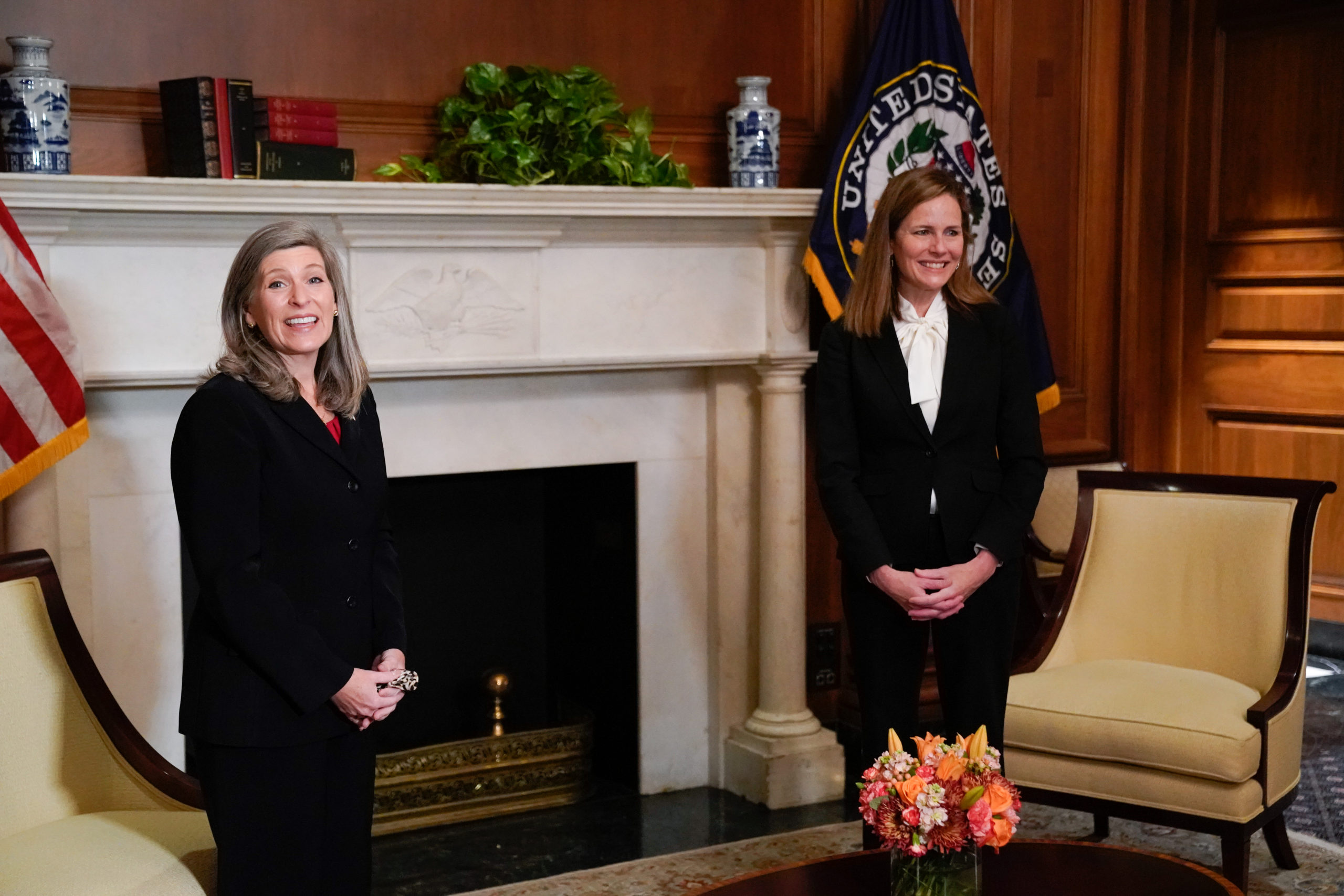 Sen. Joni Ernst (R-IA) meets with Seventh U.S. Circuit Court Judge Amy Coney Barrett, President Donald Trump's nominee for the U.S. Supreme Court, on Capitol Hill on October 1, 2020 in Washington, DC. (Erin Scott-Pool/Getty Images)