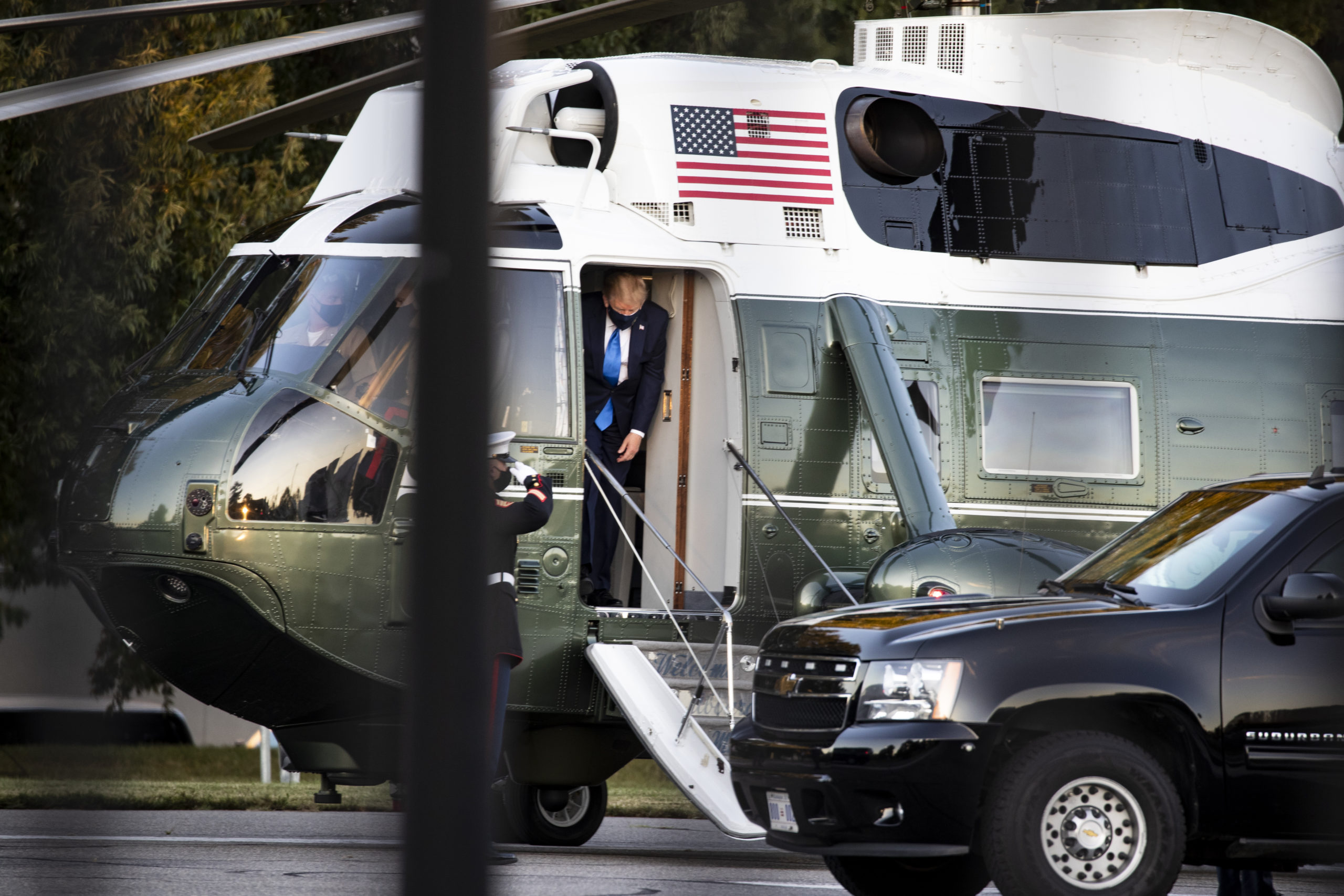 WASHINGTON, DC - OCTOBER 02: U.S. President Donald Trump exits Marine One at Walter Reed National Military Medical Center on October 2, 2020 in Bethesda, Maryland. Trump announced that he and First Lady Melania Trump tested positive for COVID-19 early this morning. The President is expected to stay at the hospital overnight. (Photo by Alex Edelman/Getty Images)
