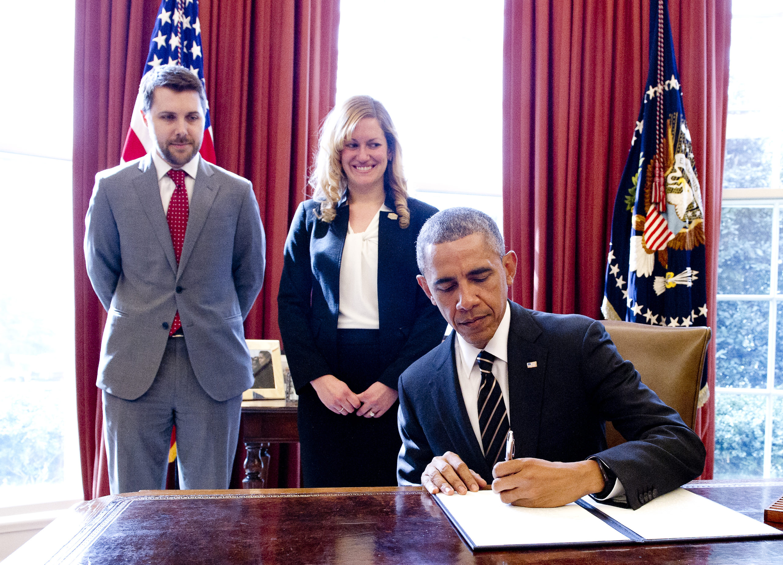 Brian Deese watches as former President Barack Obama signs an Executive Order, titled "Planning for Sustainability in the Next Decade" in the Oval Office on March 19, 2015. (Ron Sachs-Pool/Getty Images)