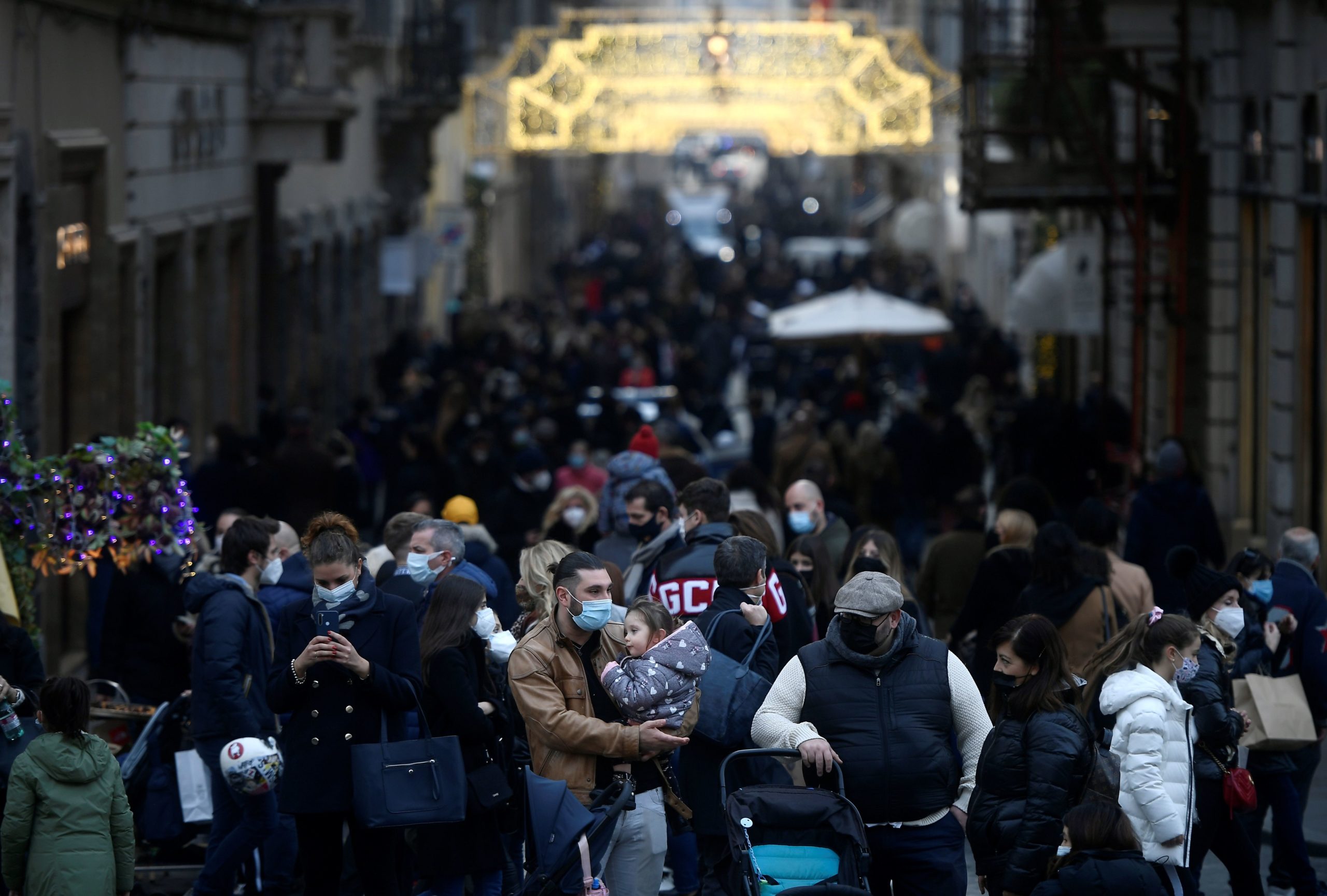 People do their Christmas shopping in central Rome on Saturday. (Filippo Monteforte/AFP via Getty Images)