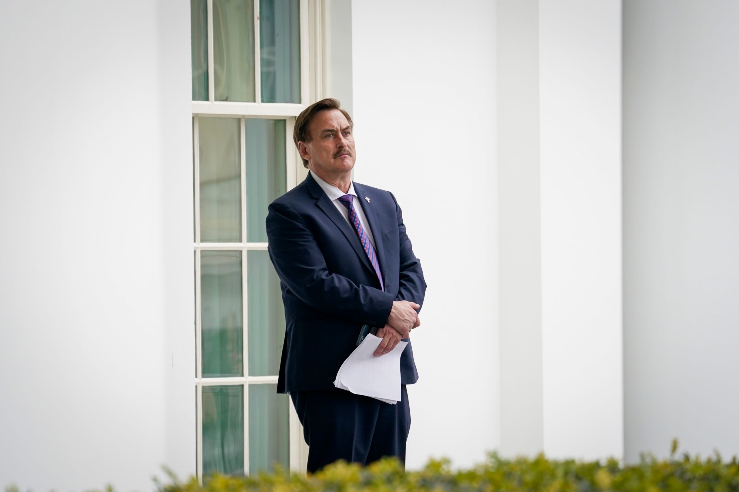 MyPillow CEO Mike Lindell waits outside the White House on Friday. (Drew Angerer/Getty Images)