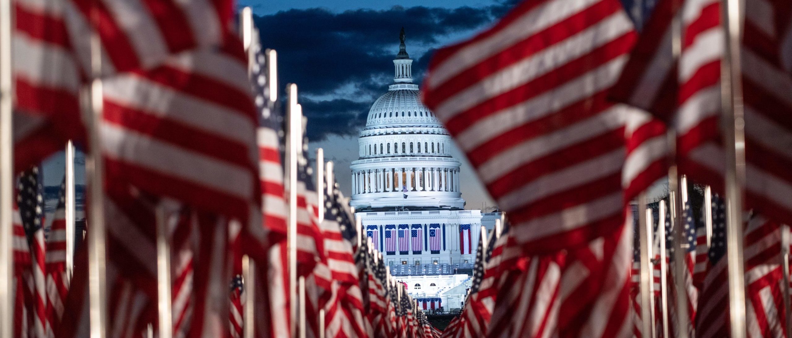 США на этом фоне демонстративно сближаются с Грецией. Us Politics. Standard us Flag for donation.