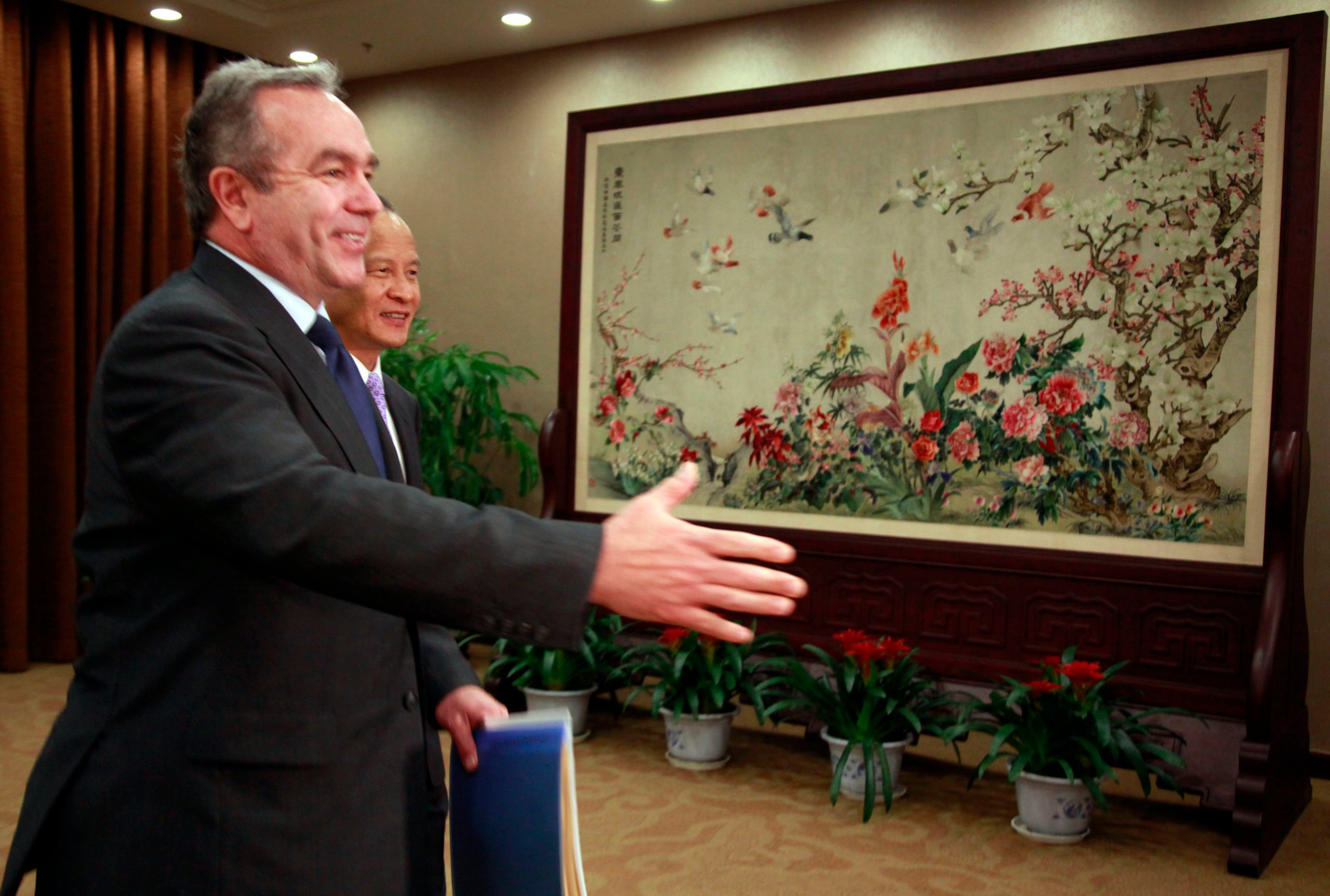 Kurt Campbell, former assistant secretary of state for East Asian and Pacific Affairs prepares to shake hands with China's Vice Foreign Minister Cui Tiankai before a meeting at the Chinese Foreign Ministry in Beijing on Oct. 11, 2011. (Ng Han Guan/AFP via Getty Images)